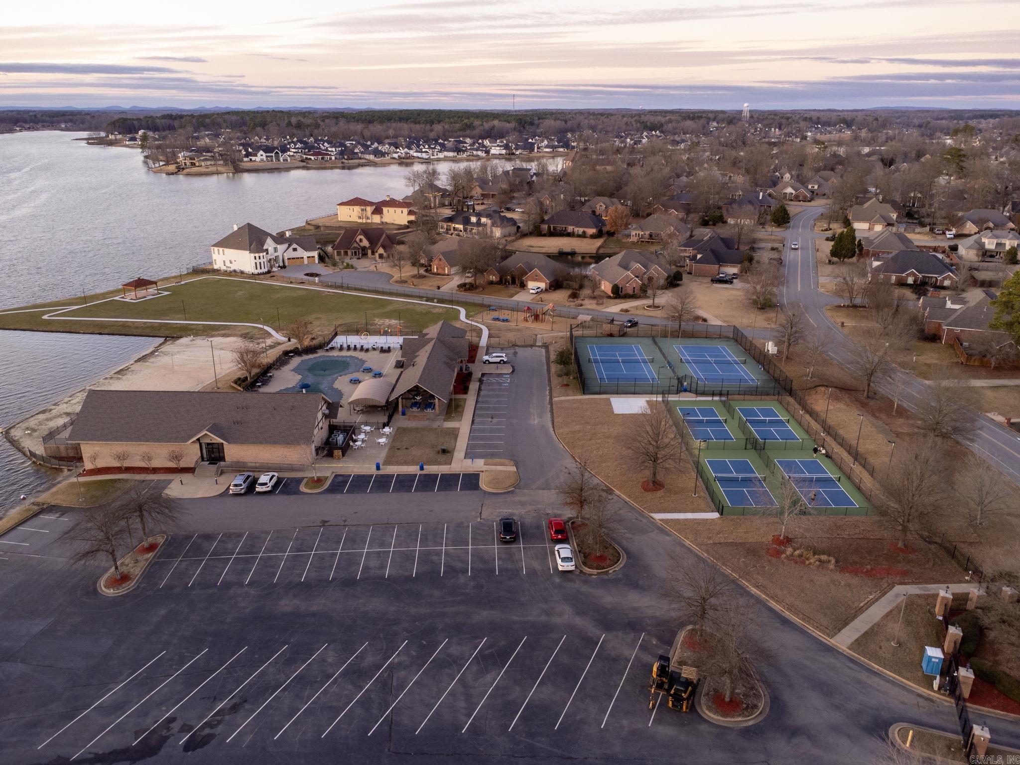THE POINTE HURRICANE ESTATES - Residential