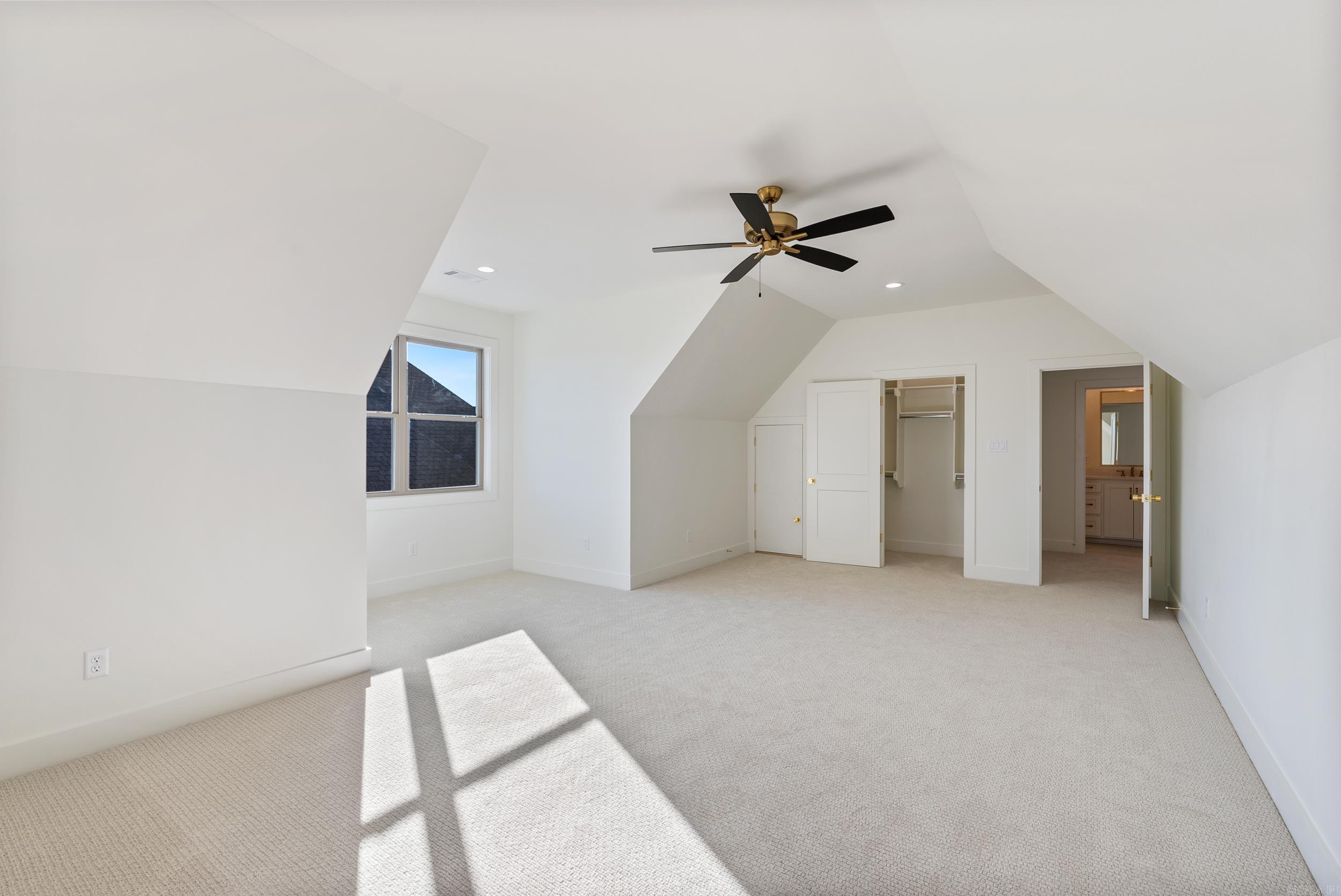 THE POINTE HURRICANE ESTATES - Residential