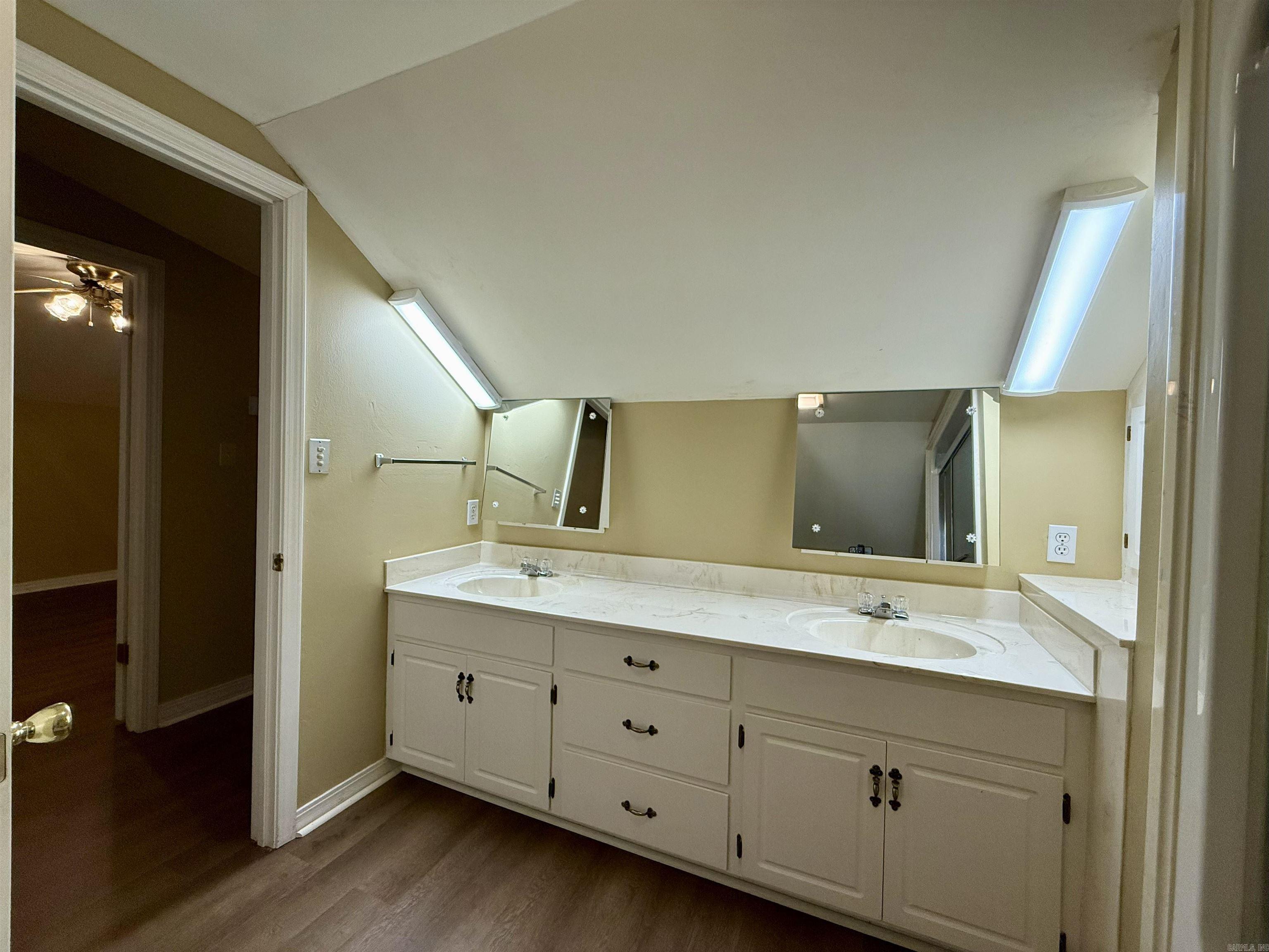 RIVER OAKS - Residential