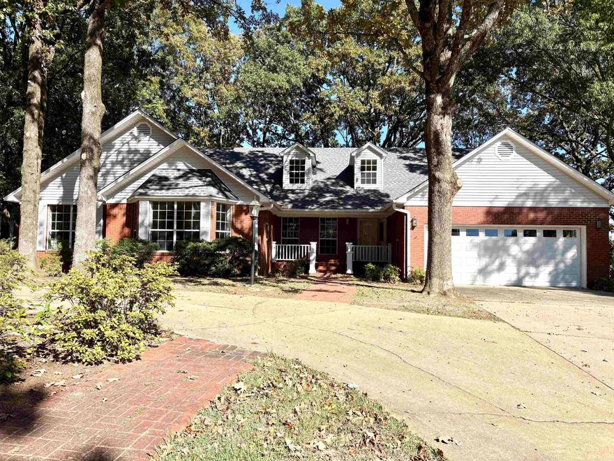 One of the few hard-to-find 5-bedroom homes on the market, this house is in the heart of River Oaks subdivision. It received a major glow-up in the summer and fall of 2025, with a new roof, all new flooring, a rebuilt oversized back deck, and fresh interior paint throughout. The two dozen trees on the lot got a professional trim and the front porch received a fresh coat of paint. Features include abundant storage, built-in bookcases, a vaulted ceiling and gas-log fireplace in the living room, French doors leading to the deck from both the living room and the kitchen, a fenced area for dogs, and a circle driveway. Double garage, sprinkler system and a great view of the nice homes downslope.