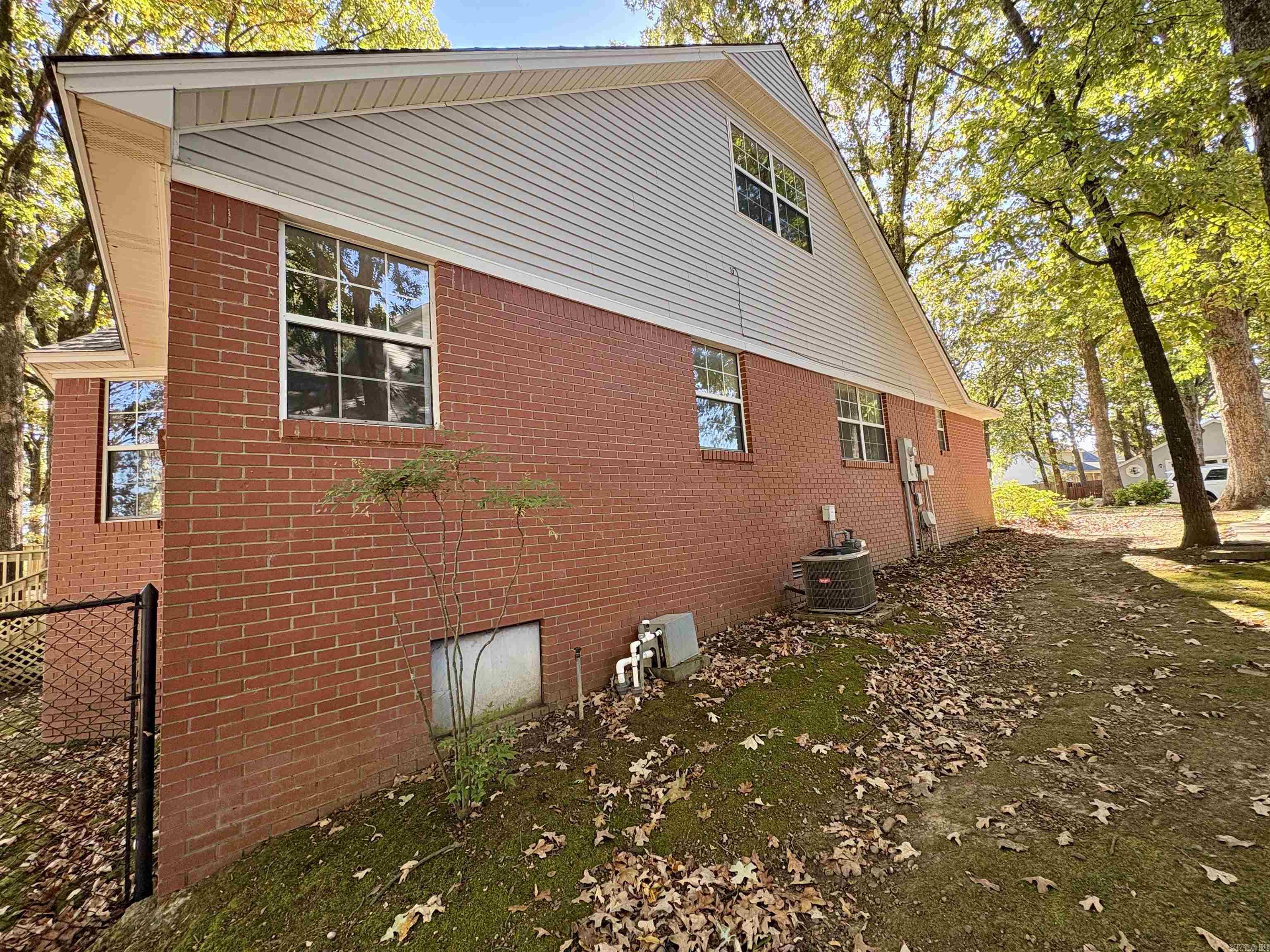 RIVER OAKS - Residential