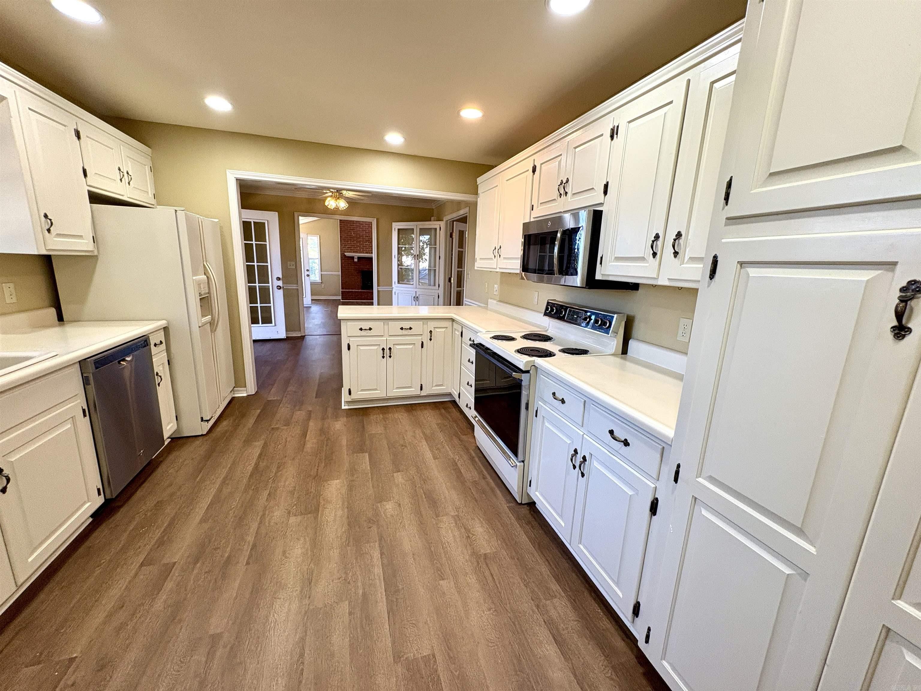 RIVER OAKS - Residential
