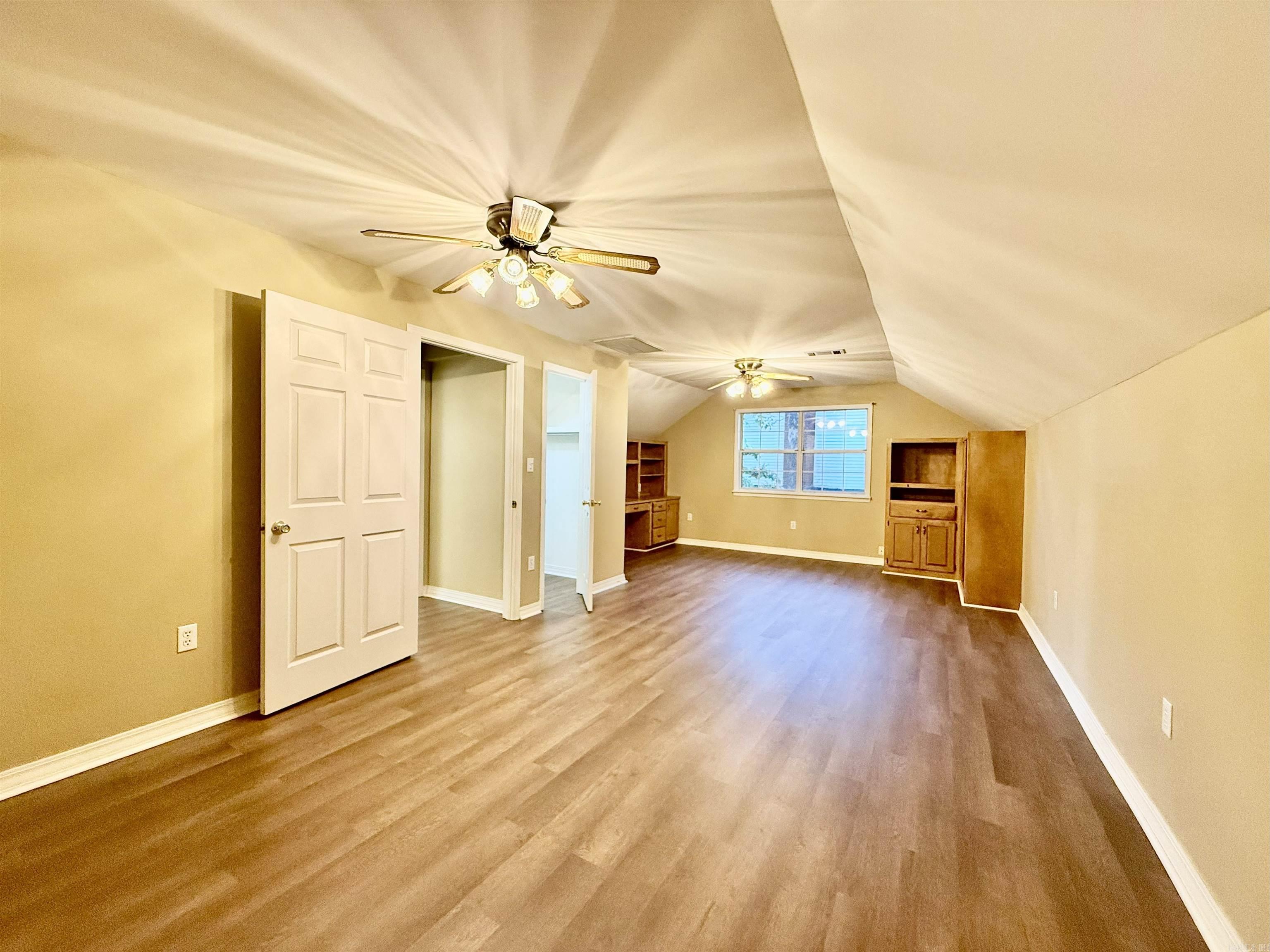 RIVER OAKS - Residential