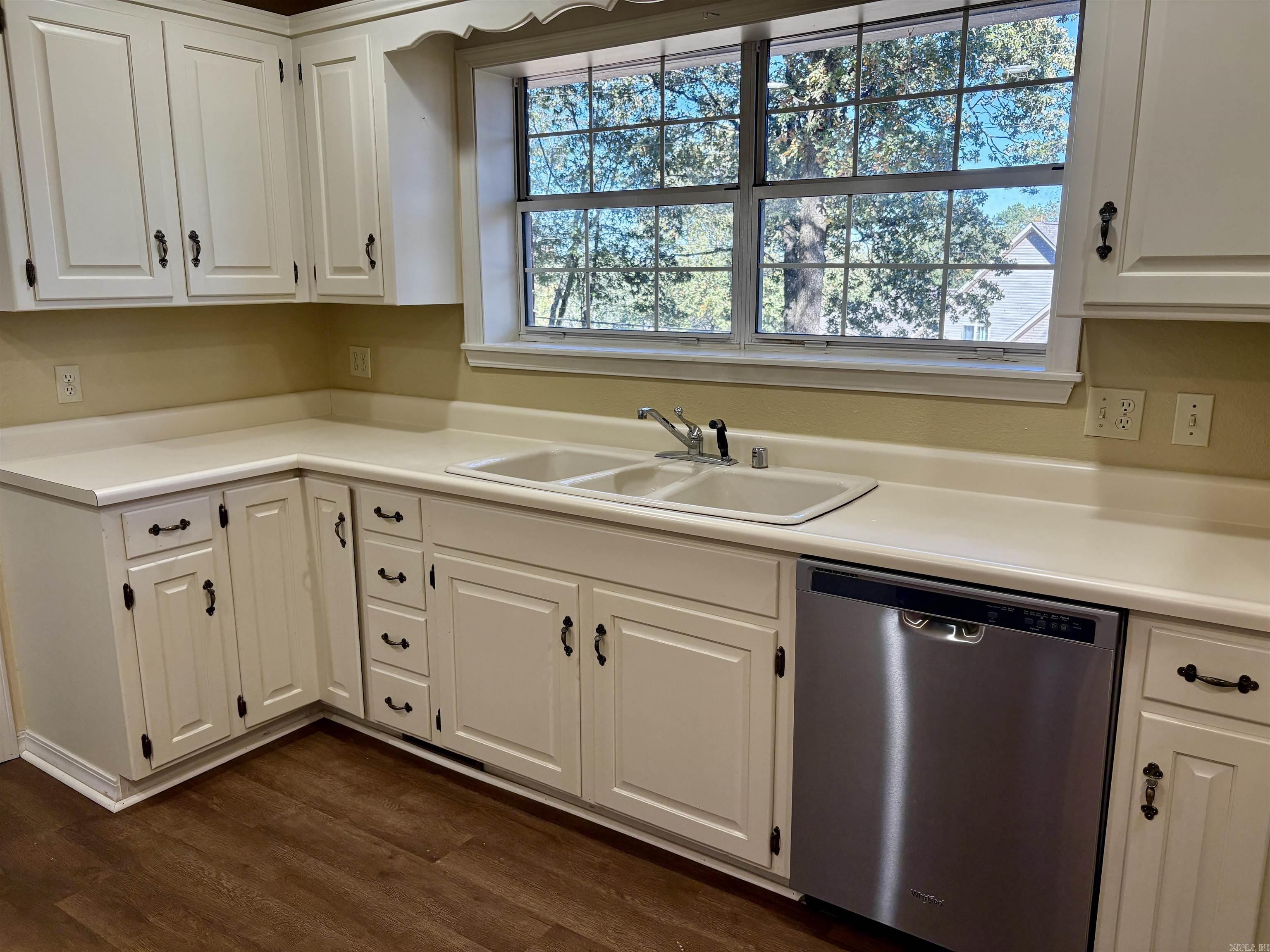 RIVER OAKS - Residential