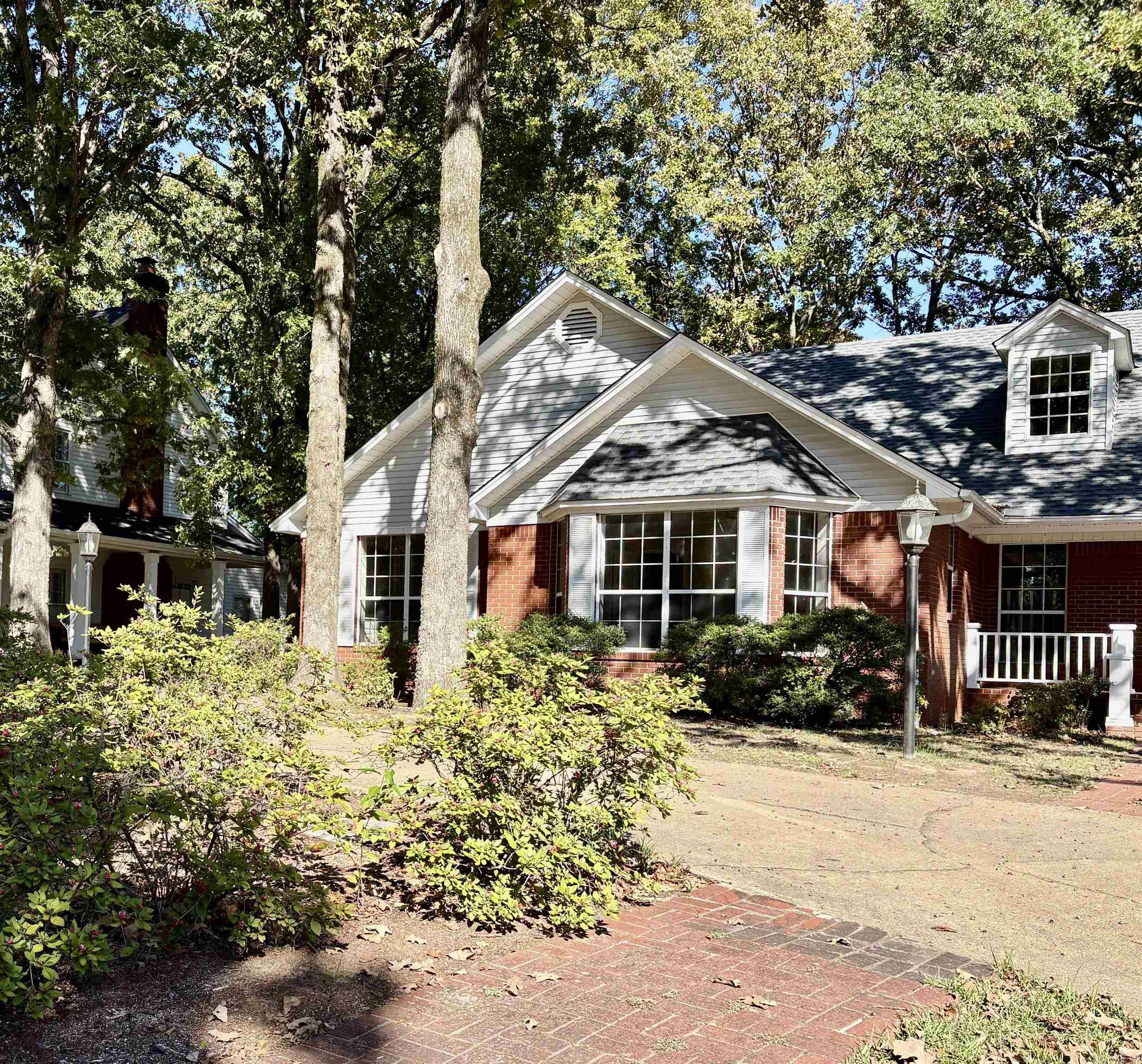 RIVER OAKS - Residential