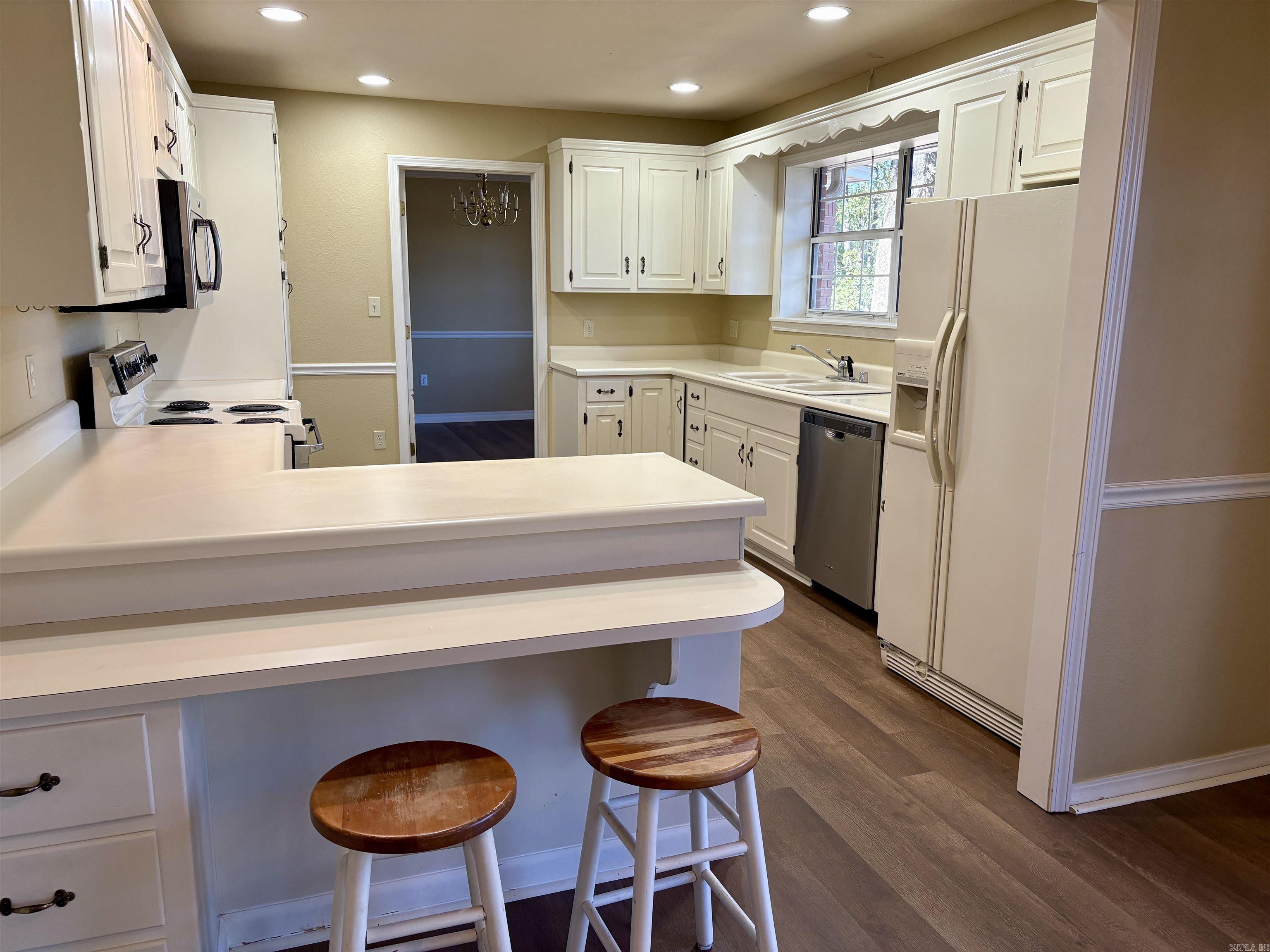RIVER OAKS - Residential
