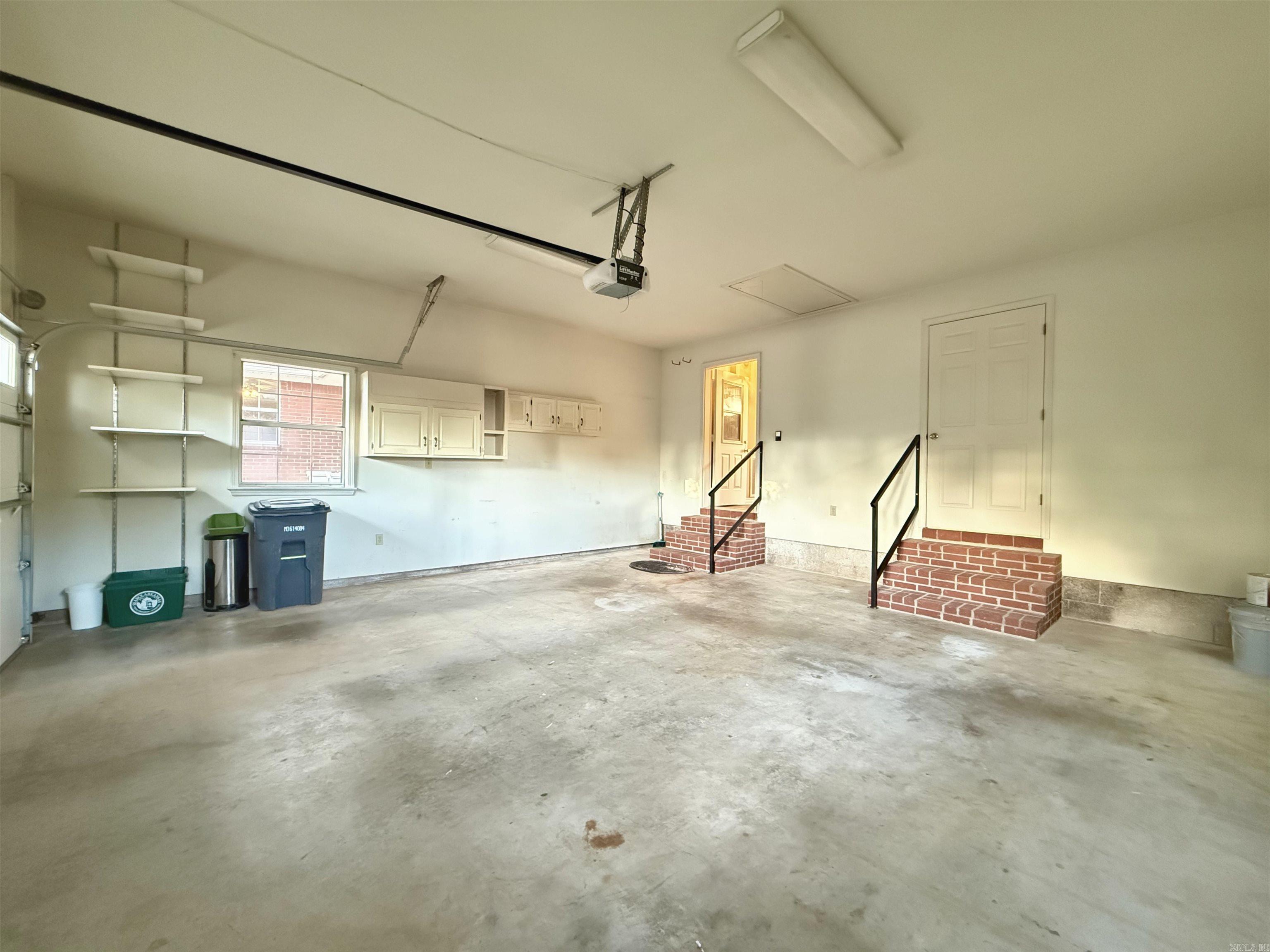 RIVER OAKS - Residential