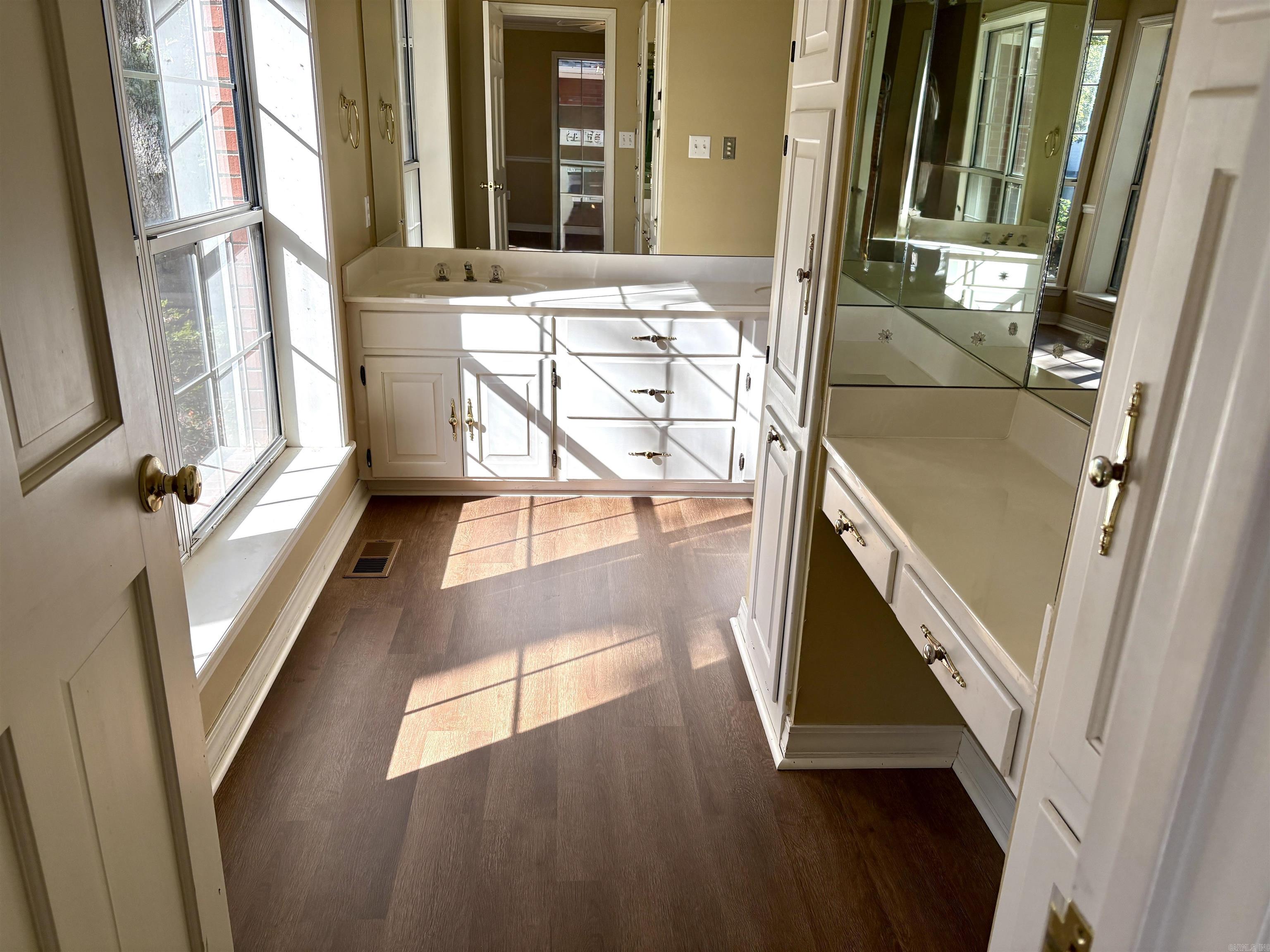 RIVER OAKS - Residential
