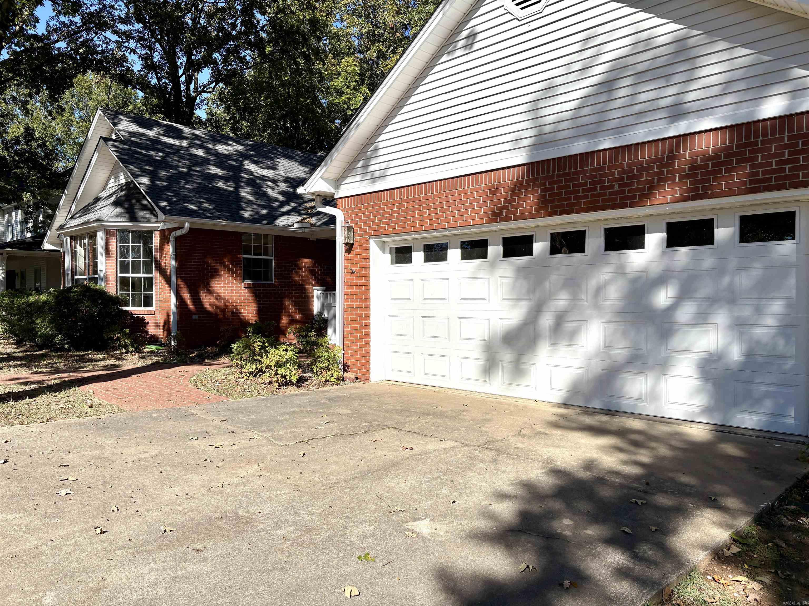 RIVER OAKS - Residential