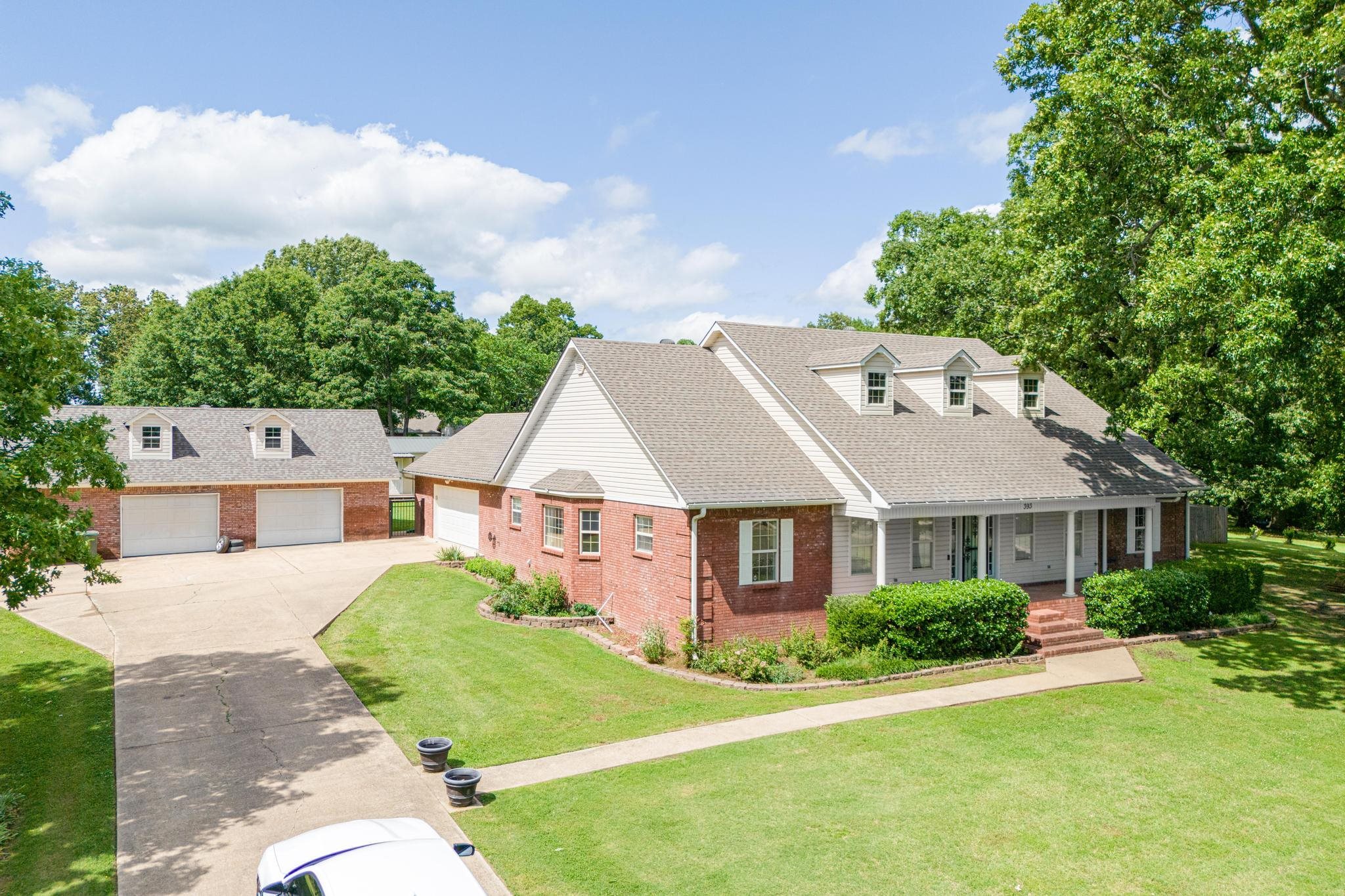EMERALD VALLEY - Residential