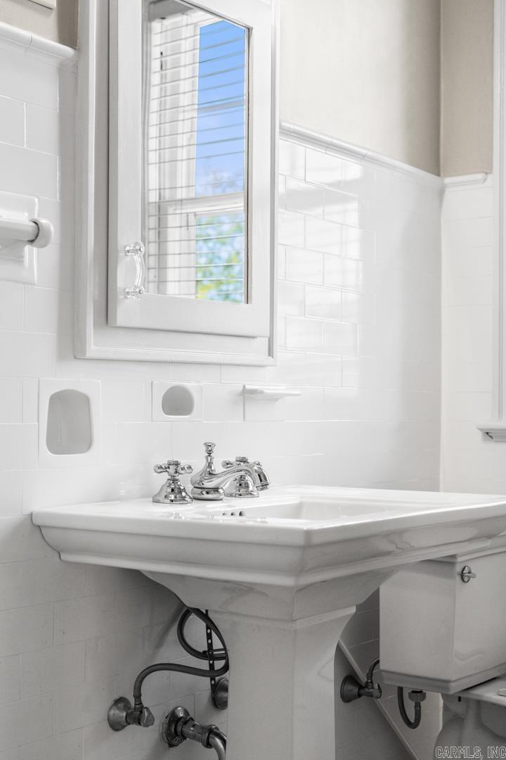 Weldon E Wrights - Residential