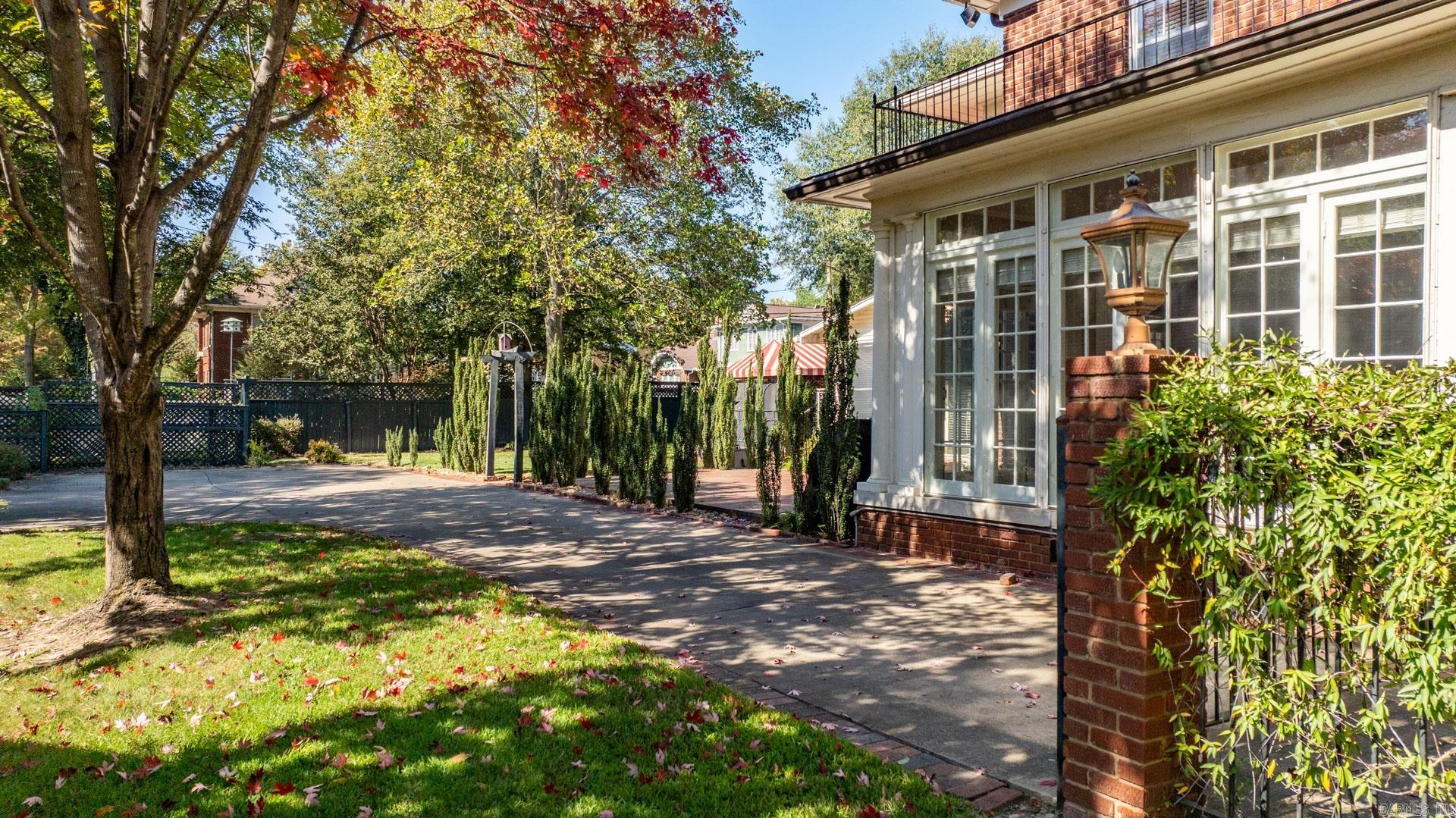 Weldon E Wrights - Residential