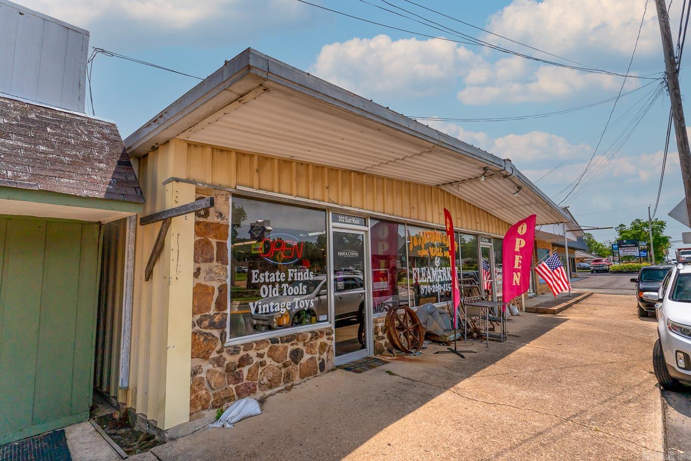 This Flea Market is a dream come true and is located in the Heart of Mountain View. It is less than a block from the square. It has 40 Plus booths and spots that are always rented with a waiting list to get in. This store very established and has been in this community for over 30 years. It is being sold AS IS!! Owner is ready to retire and this Flea Market will be a great investment for its new owner