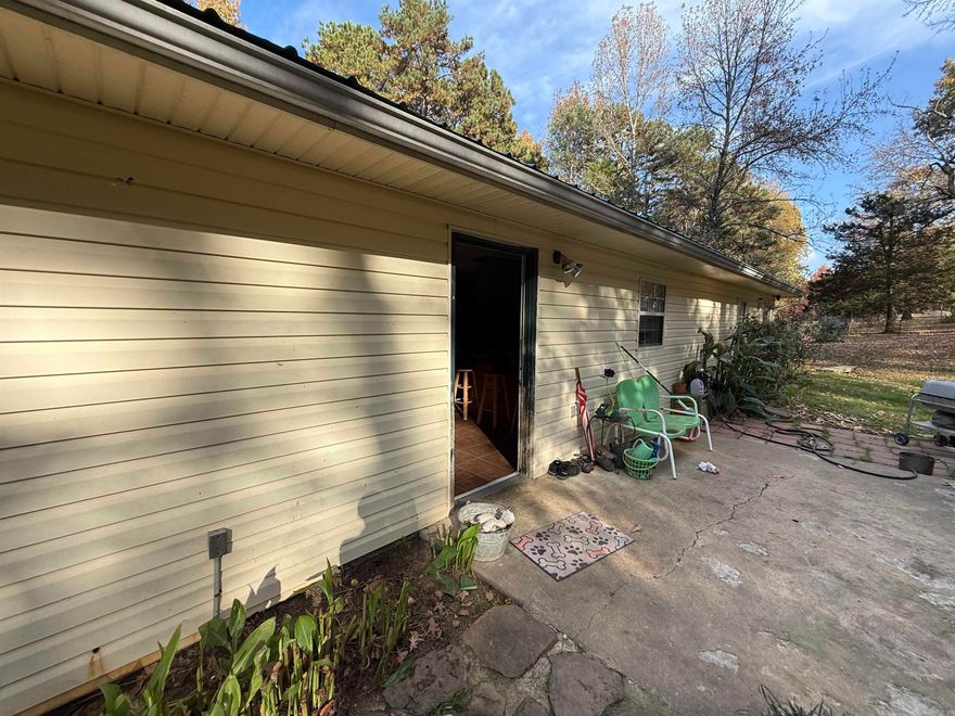 3-Bedroom Home on 4.44 +-Acres in Mayflower!  Spacious 3-bed, 2-bath home with 1,212 sq ft of living space on 4.44 acres. Enjoy privacy, room for outdoor activities, and a peaceful country setting just minutes from Little Rock. Perfect for buyers looking for space, comfort, and convenience!