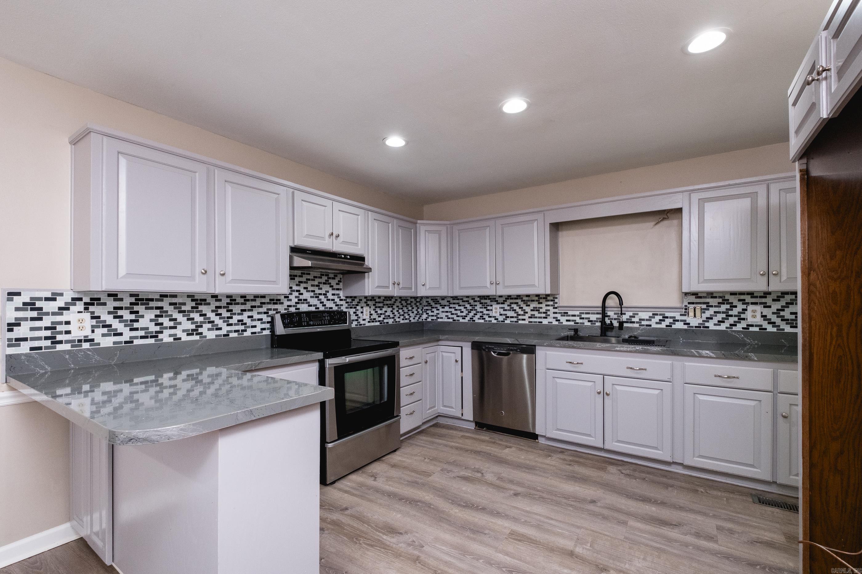 DAWN ESTATES - Residential