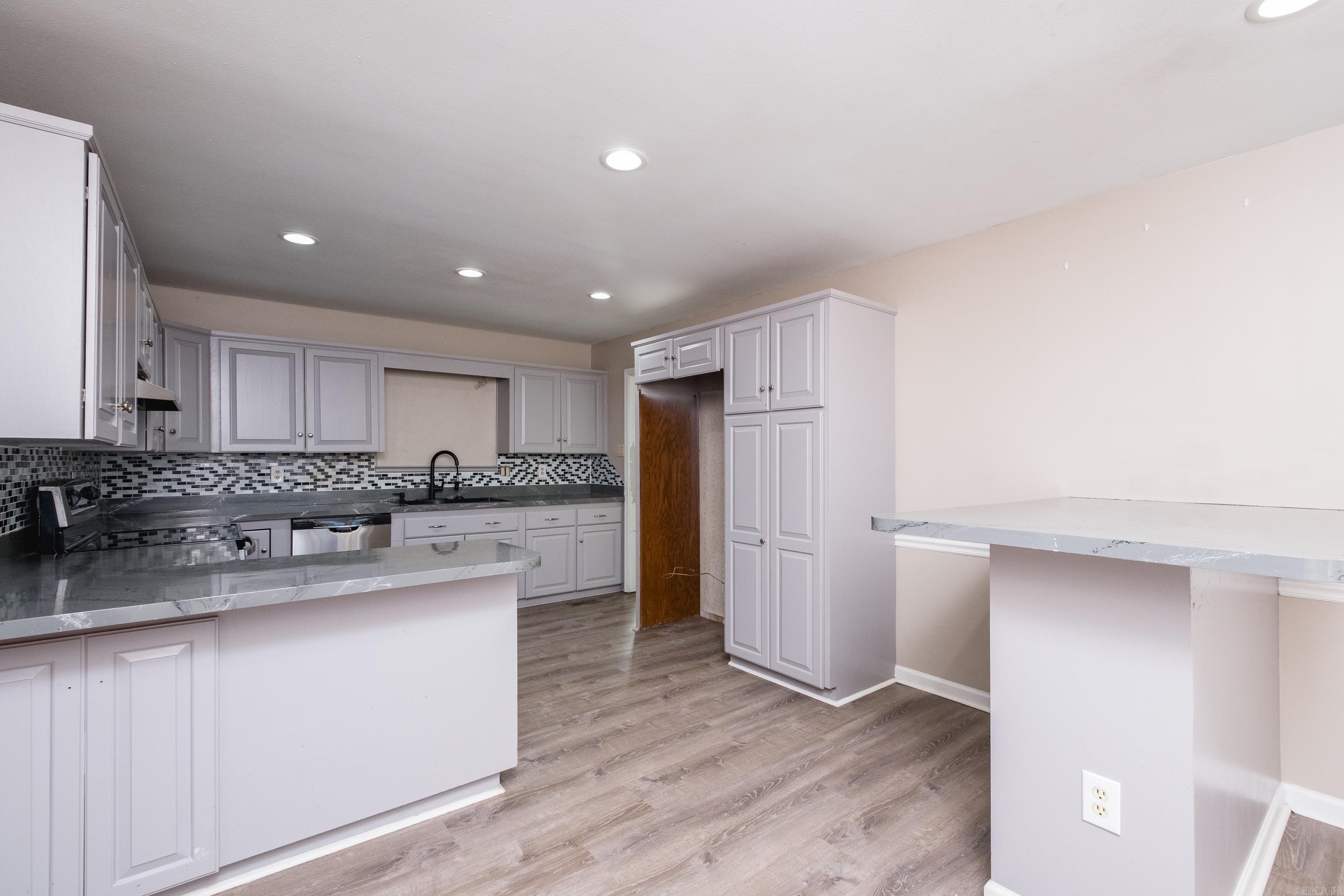 DAWN ESTATES - Residential