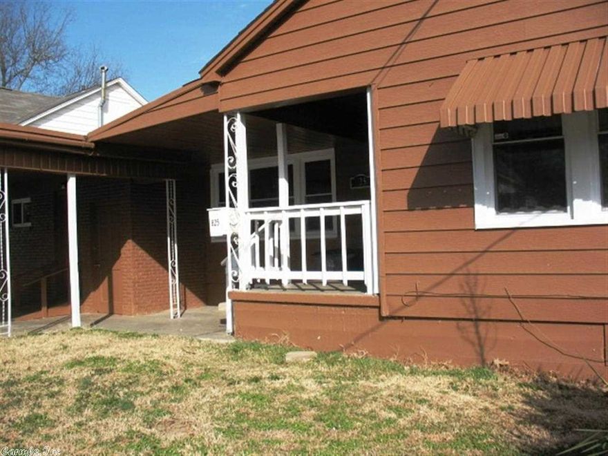 Great house for investors. 3BR, 2BA with den, living room and kitchen upstairs. 1BR, 1BA with living room and kitchen downstairs. New electrical, plumbing and roof!