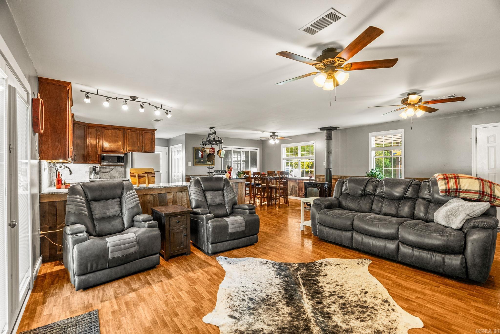 CADRON MEADOWS - Residential