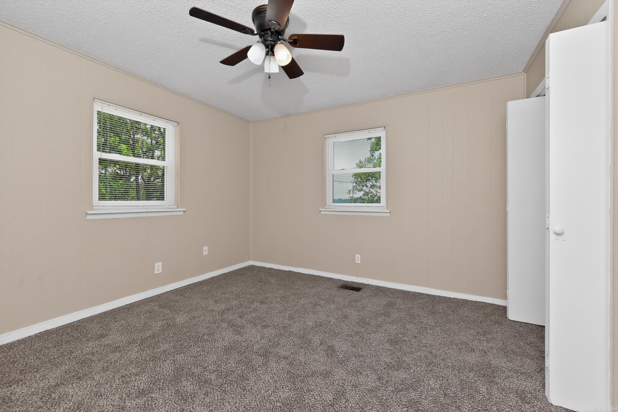 GLENOAKS - Residential