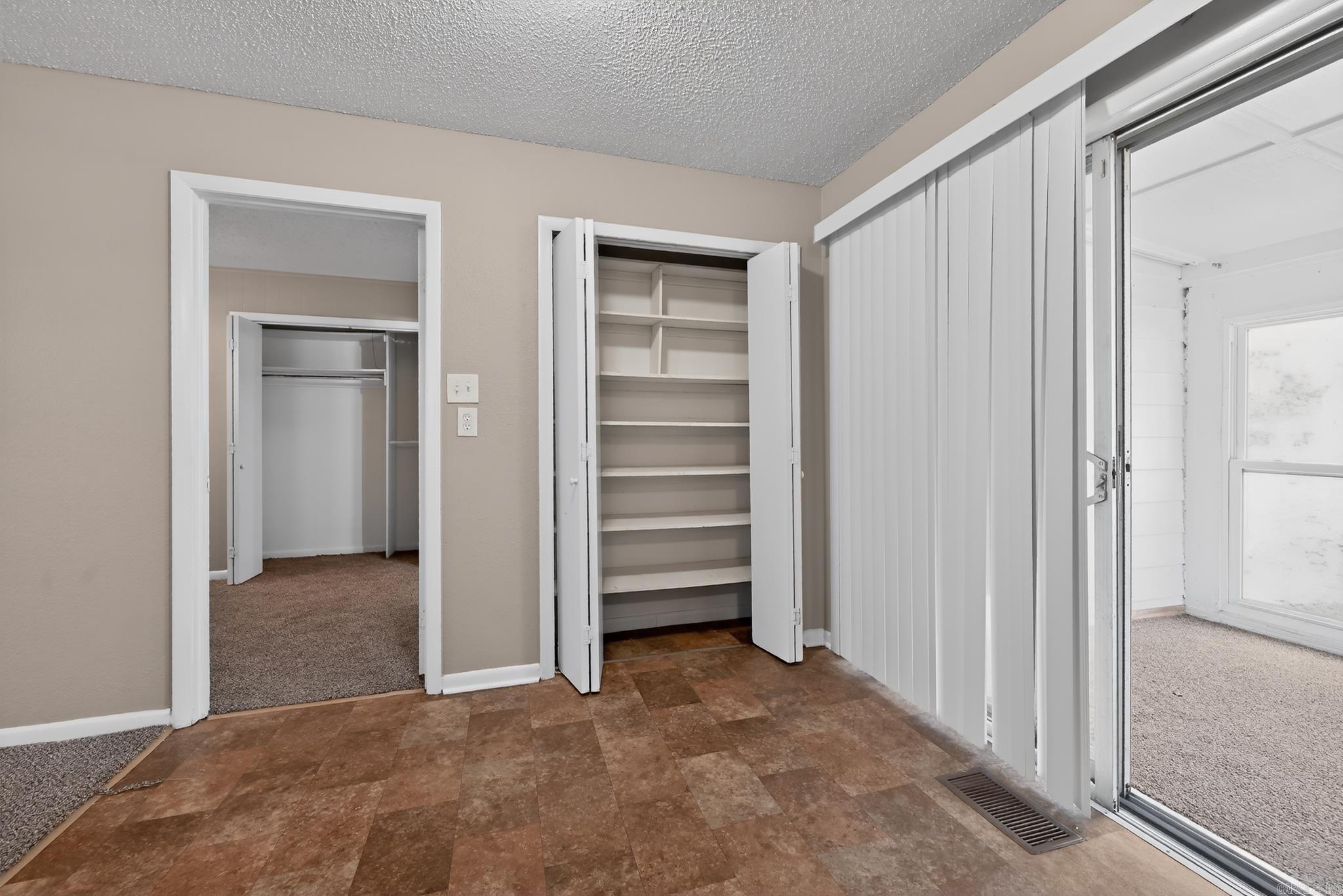 GLENOAKS - Residential
