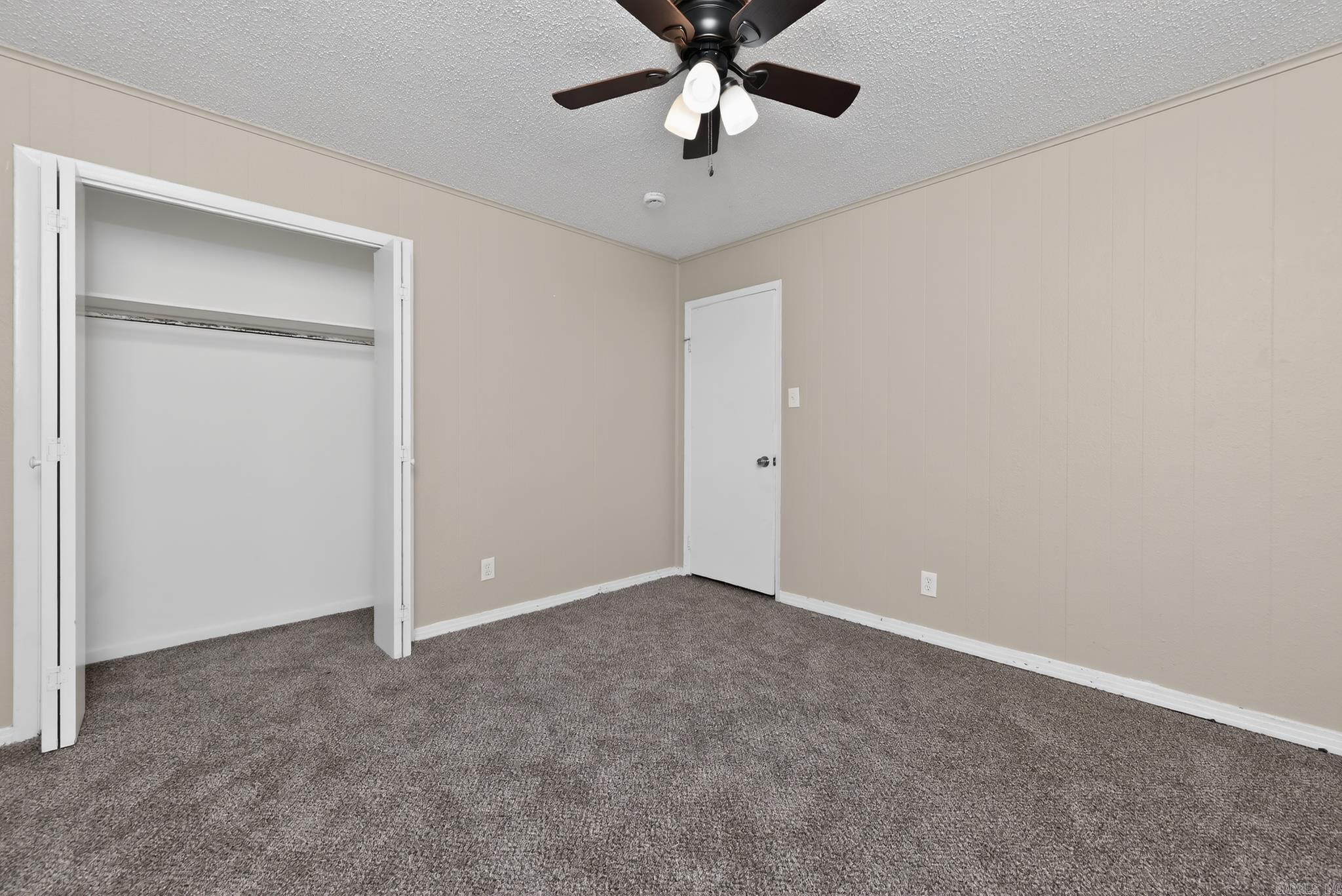 GLENOAKS - Residential