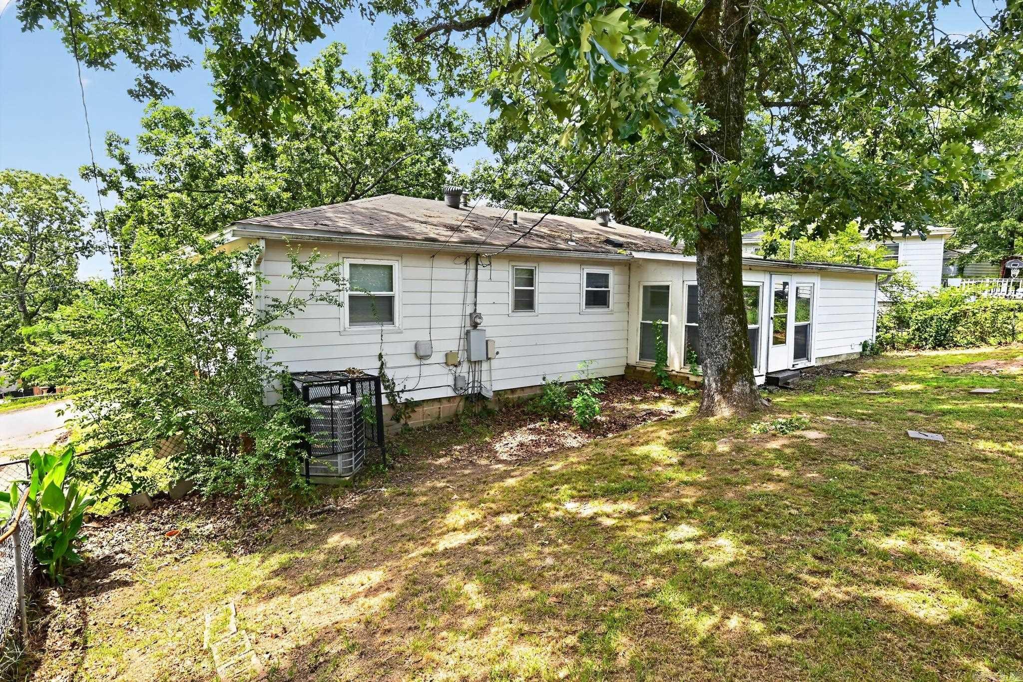 GLENOAKS - Residential