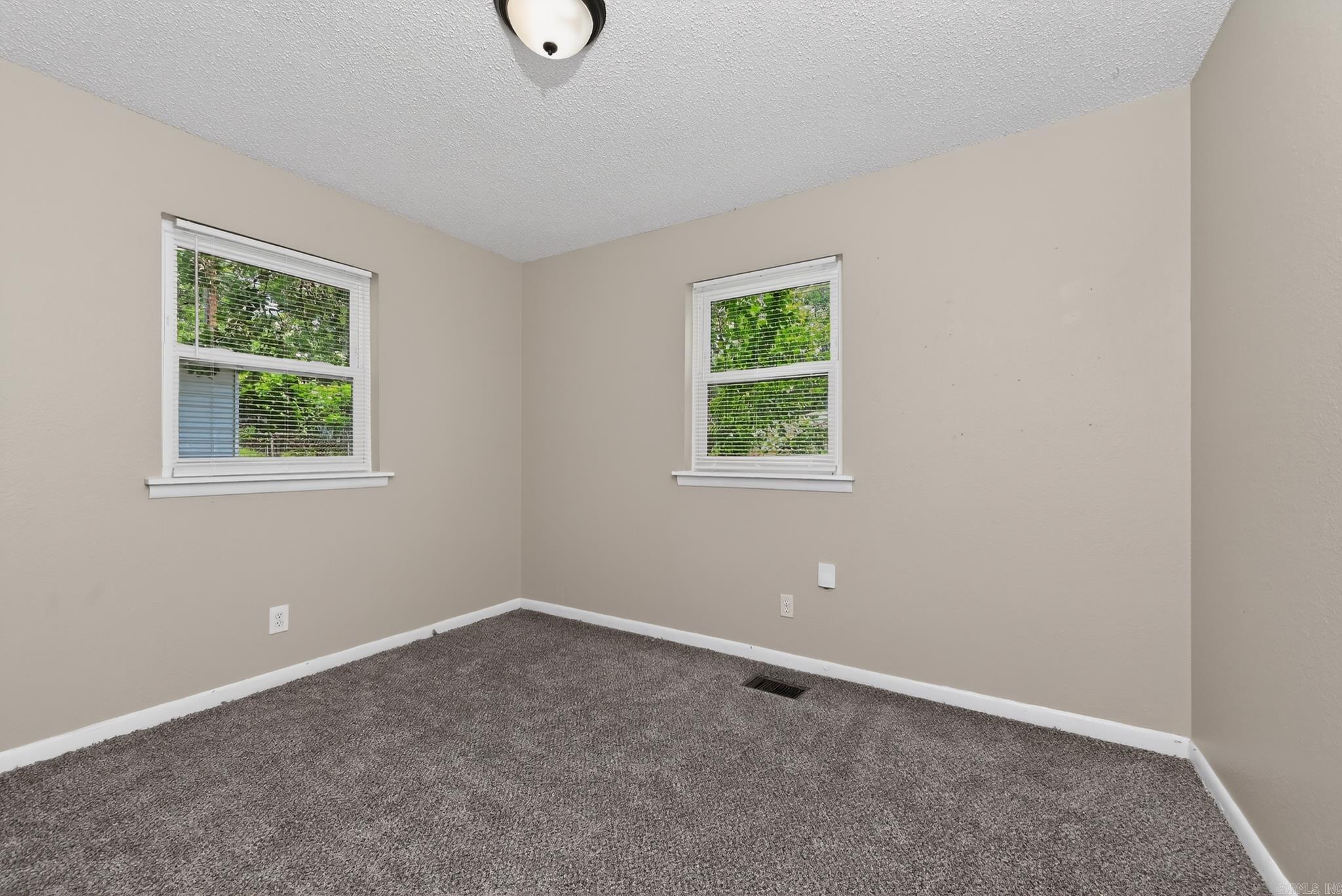 GLENOAKS - Residential