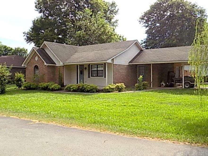 Great location walking distance to center of Greenbrier