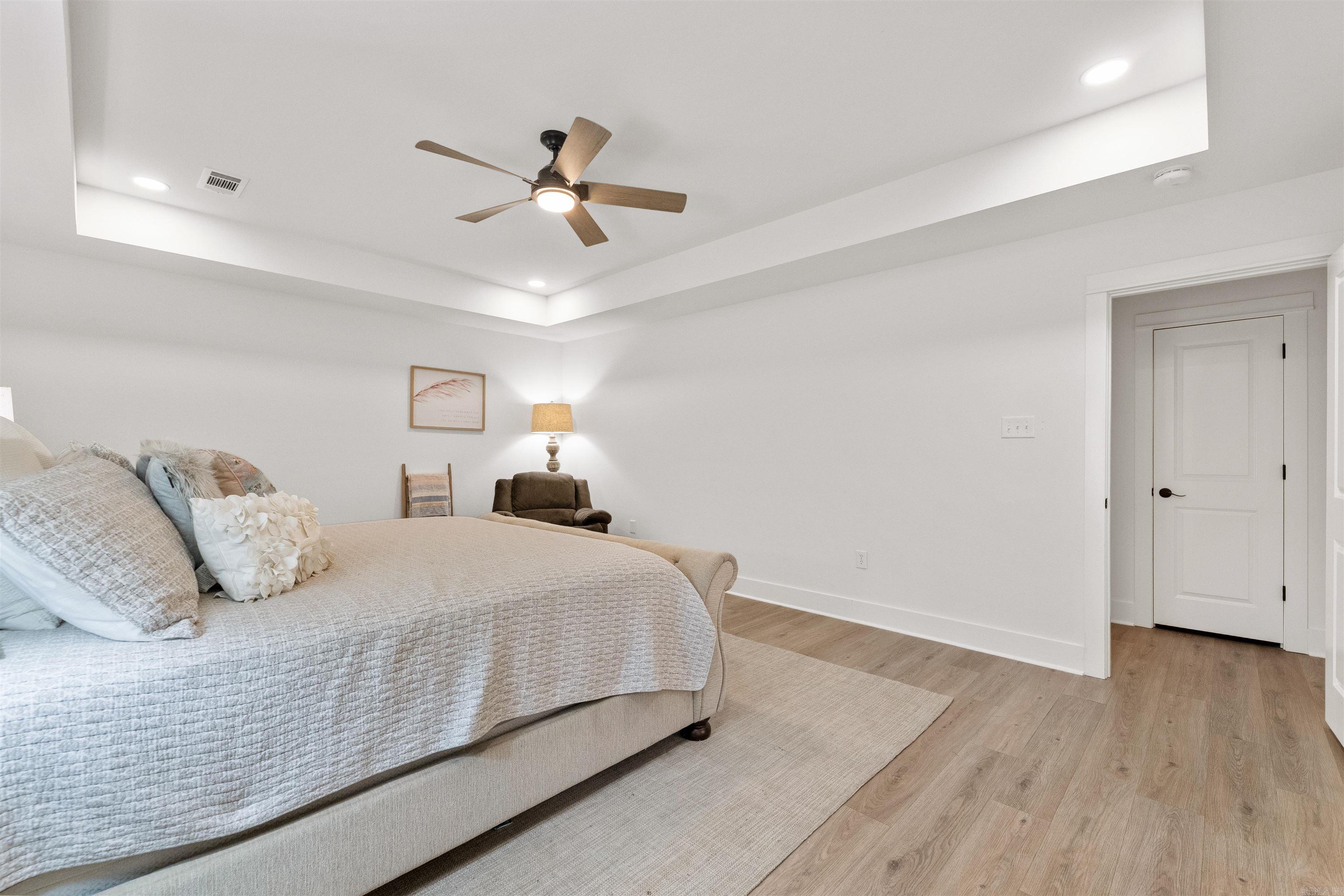 OAK SHADOWS - Residential