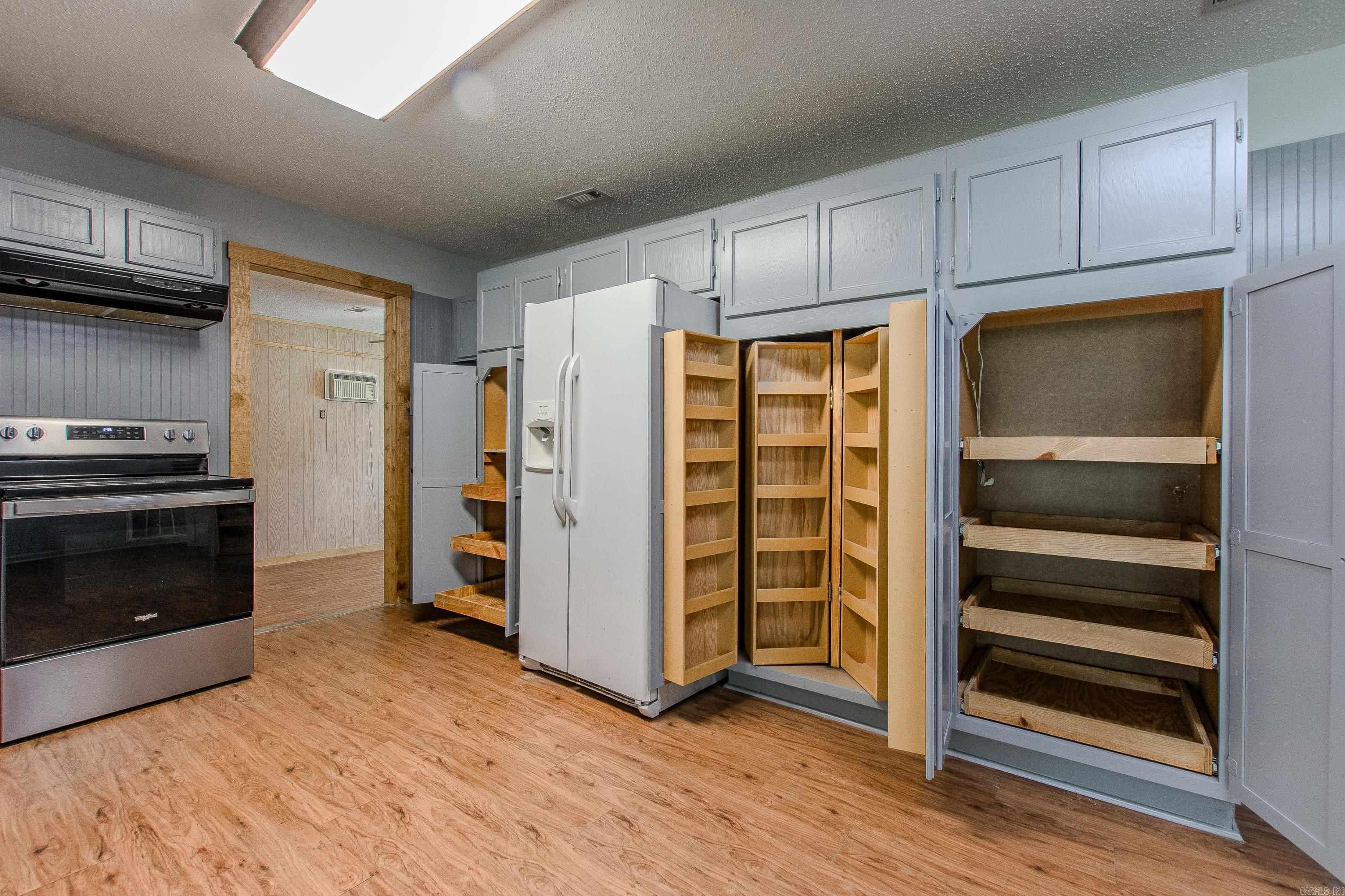 MEADOWBROOK - Residential