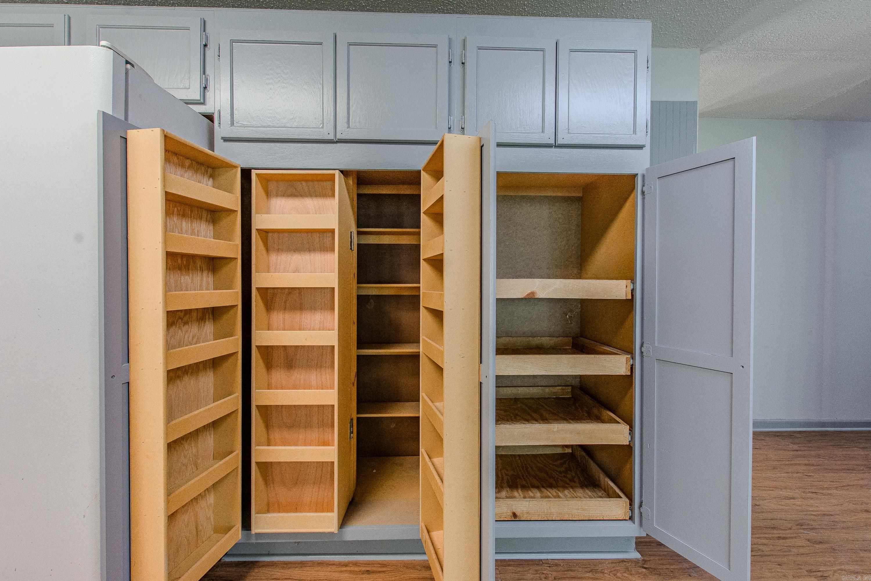 MEADOWBROOK - Residential