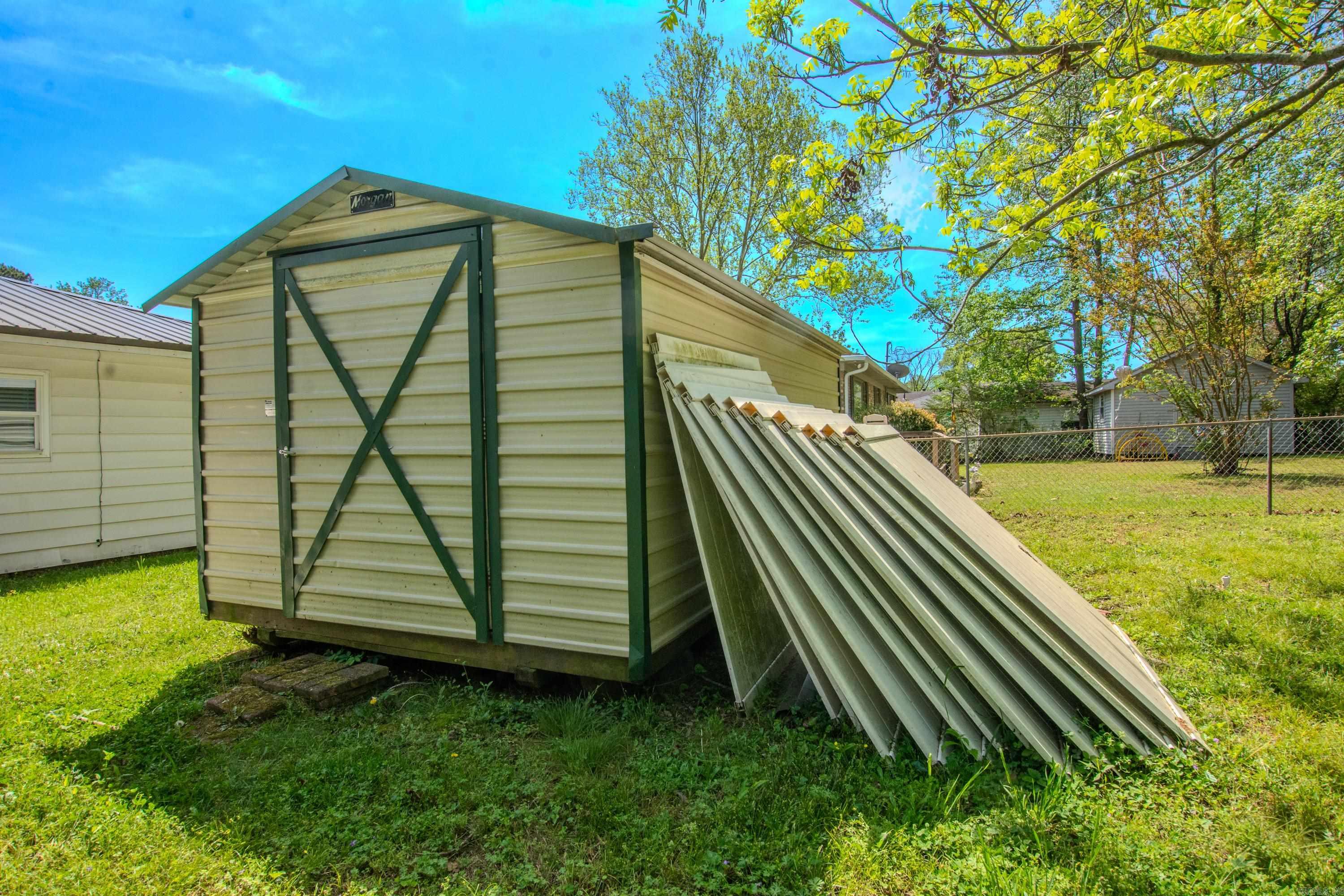 MEADOWBROOK - Residential