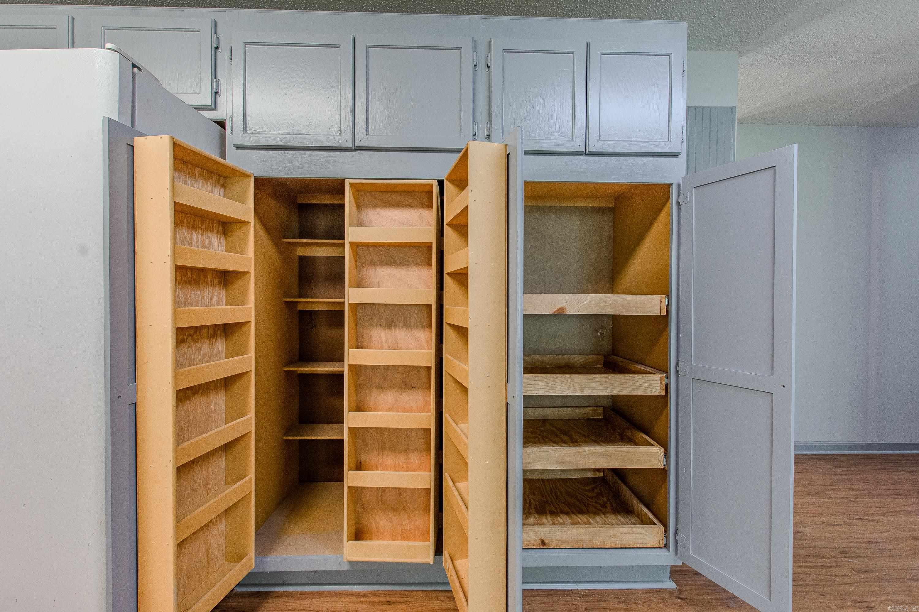 MEADOWBROOK - Residential