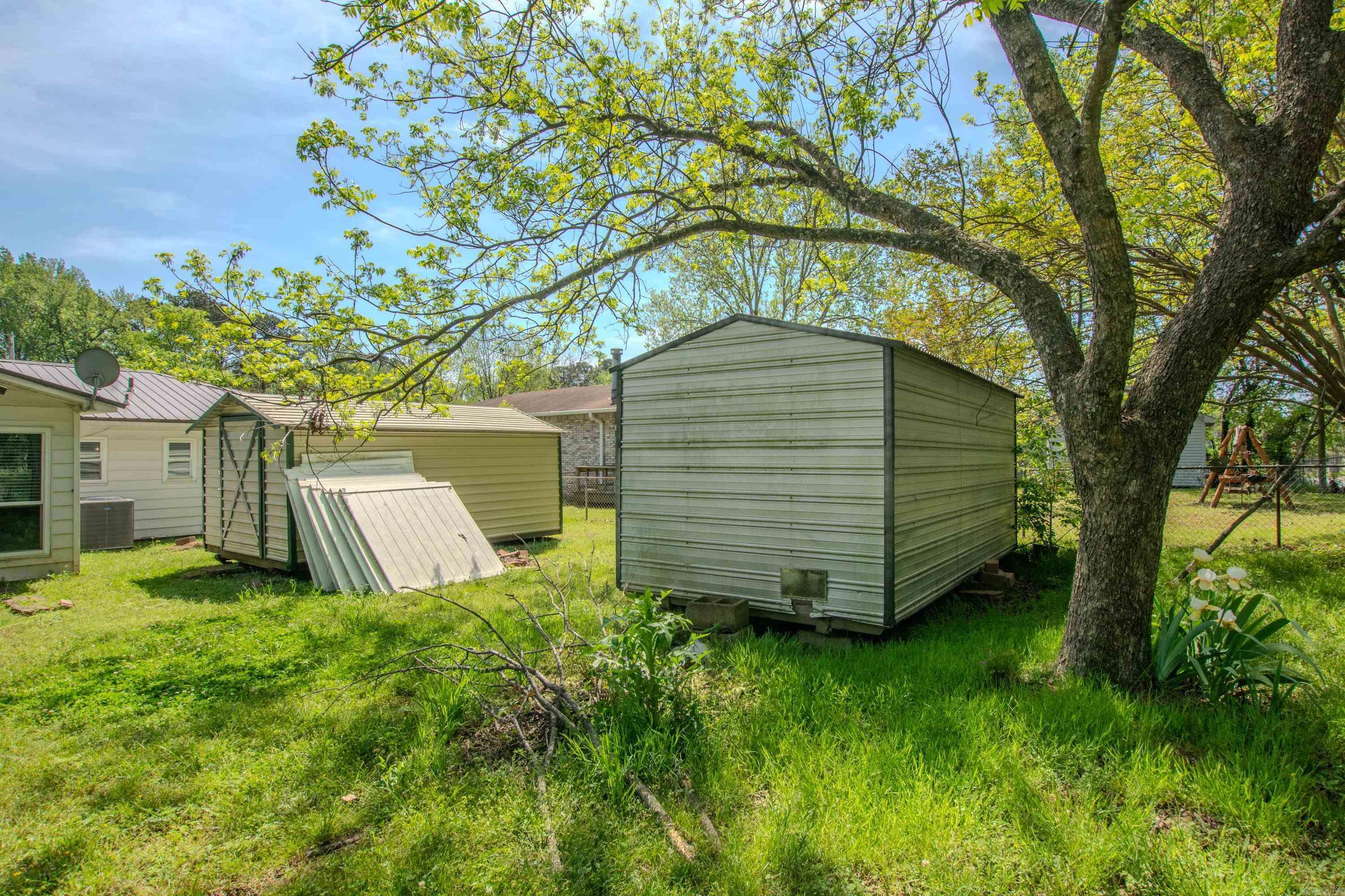 MEADOWBROOK - Residential