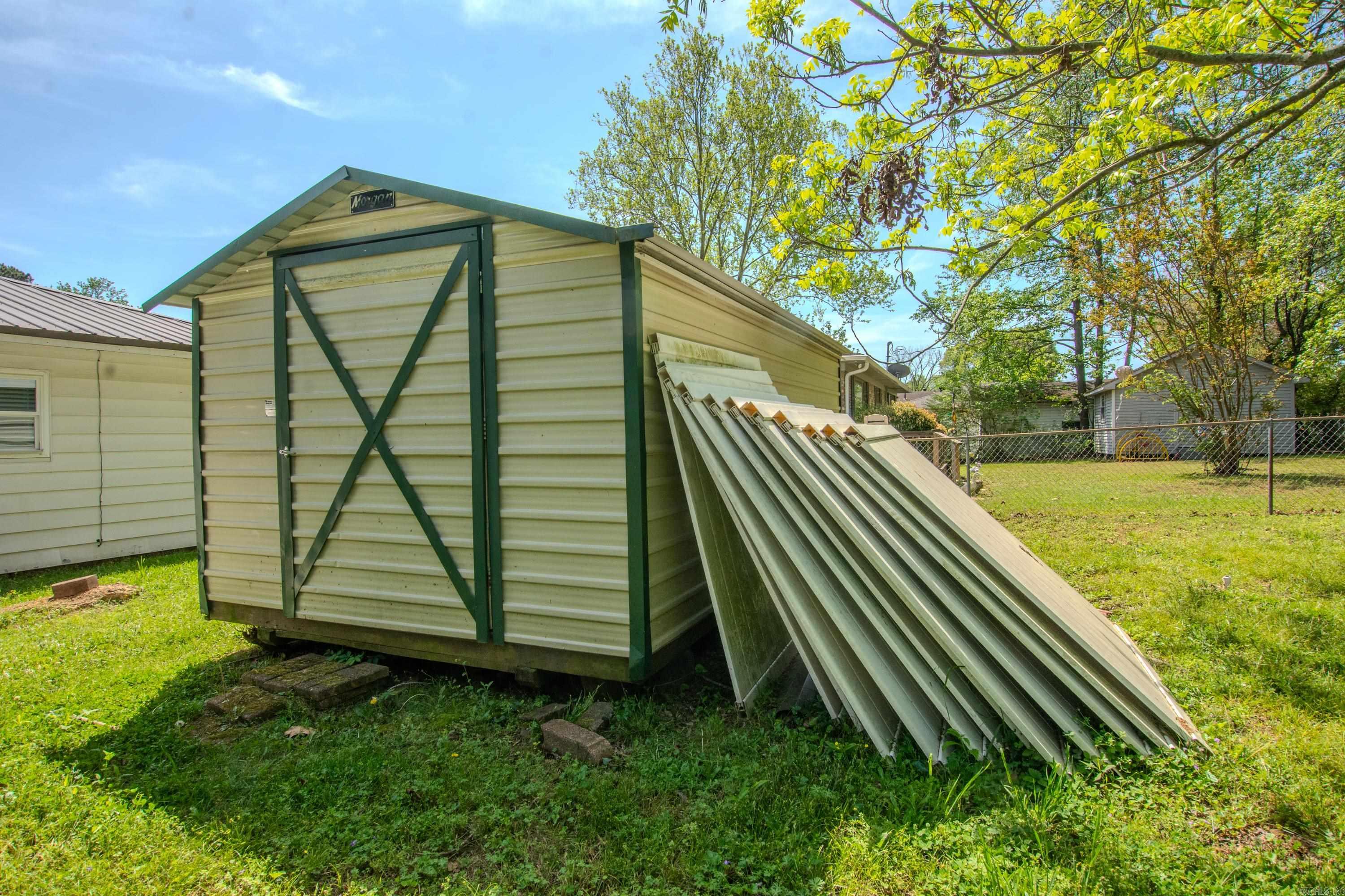 MEADOWBROOK - Residential