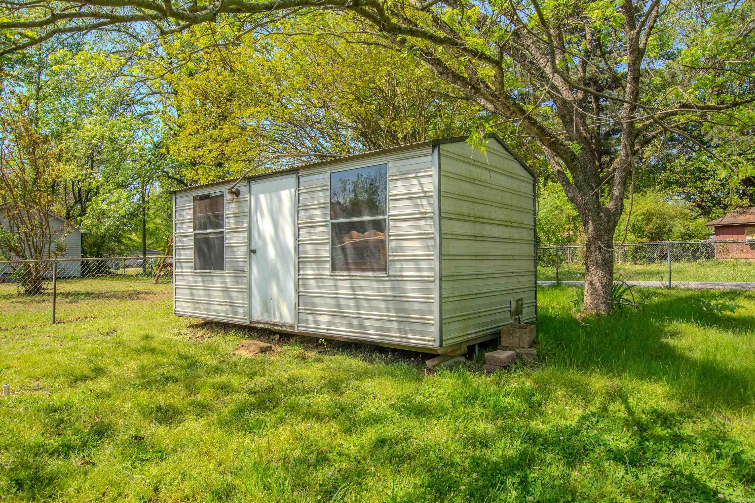 MEADOWBROOK - Residential