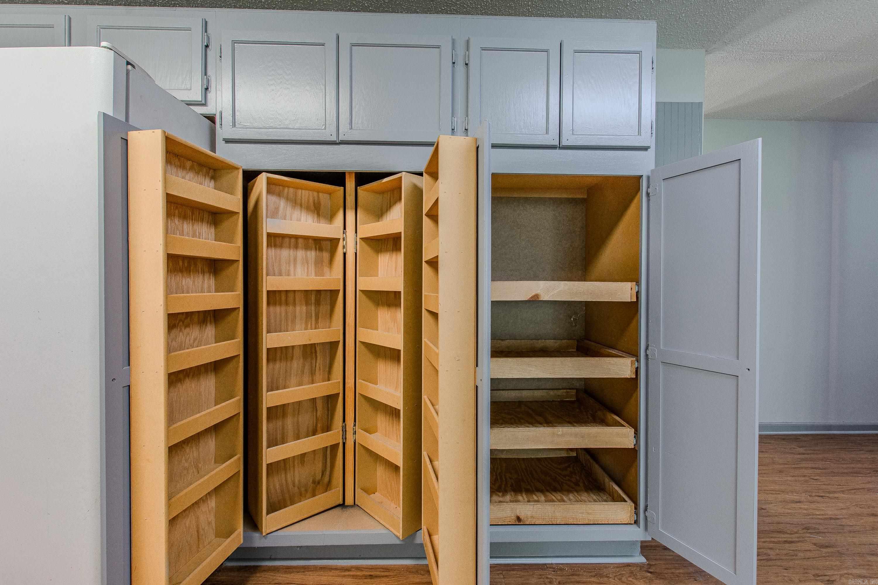 MEADOWBROOK - Residential