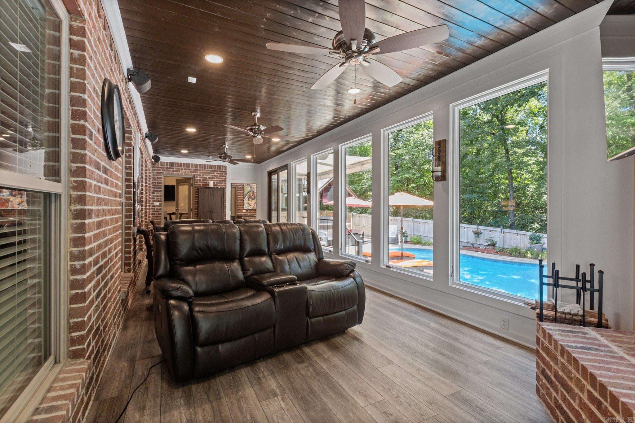 WOODLANDS EDGE - Residential