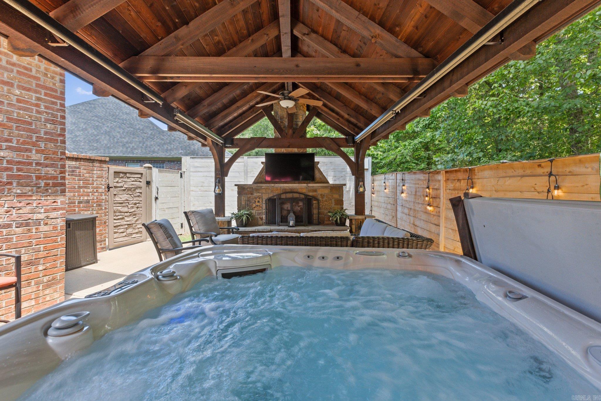 WOODLANDS EDGE - Residential