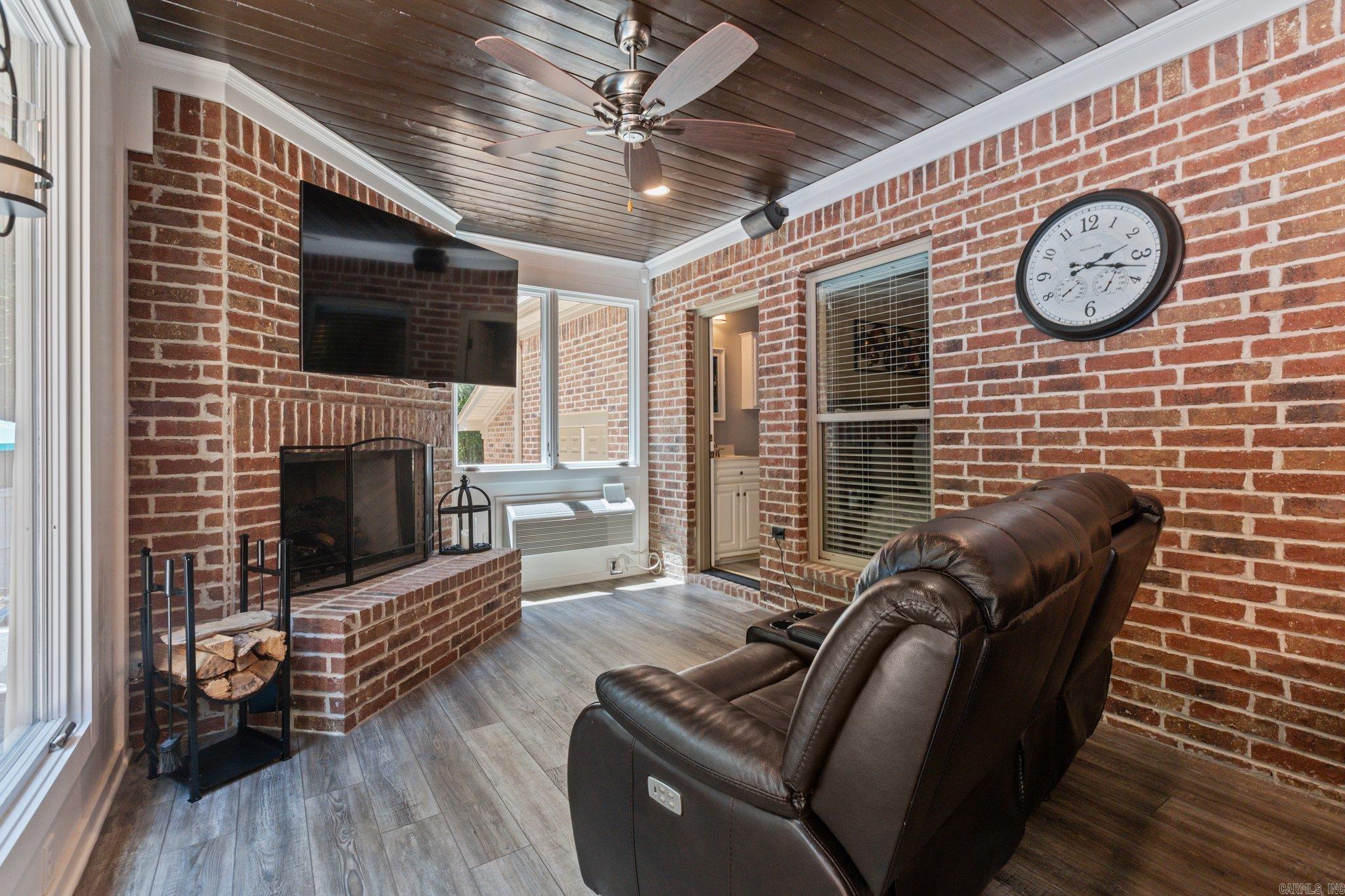 WOODLANDS EDGE - Residential