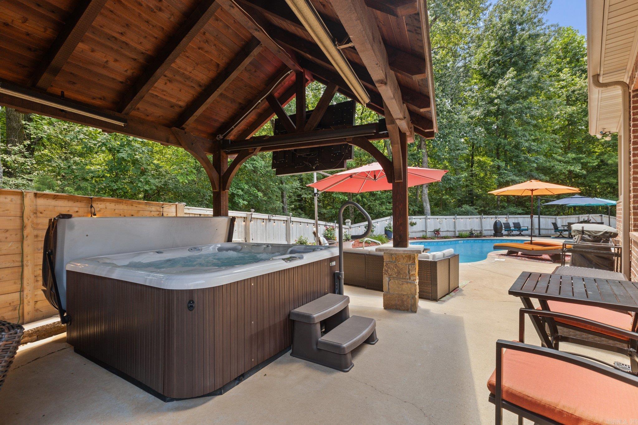 WOODLANDS EDGE - Residential