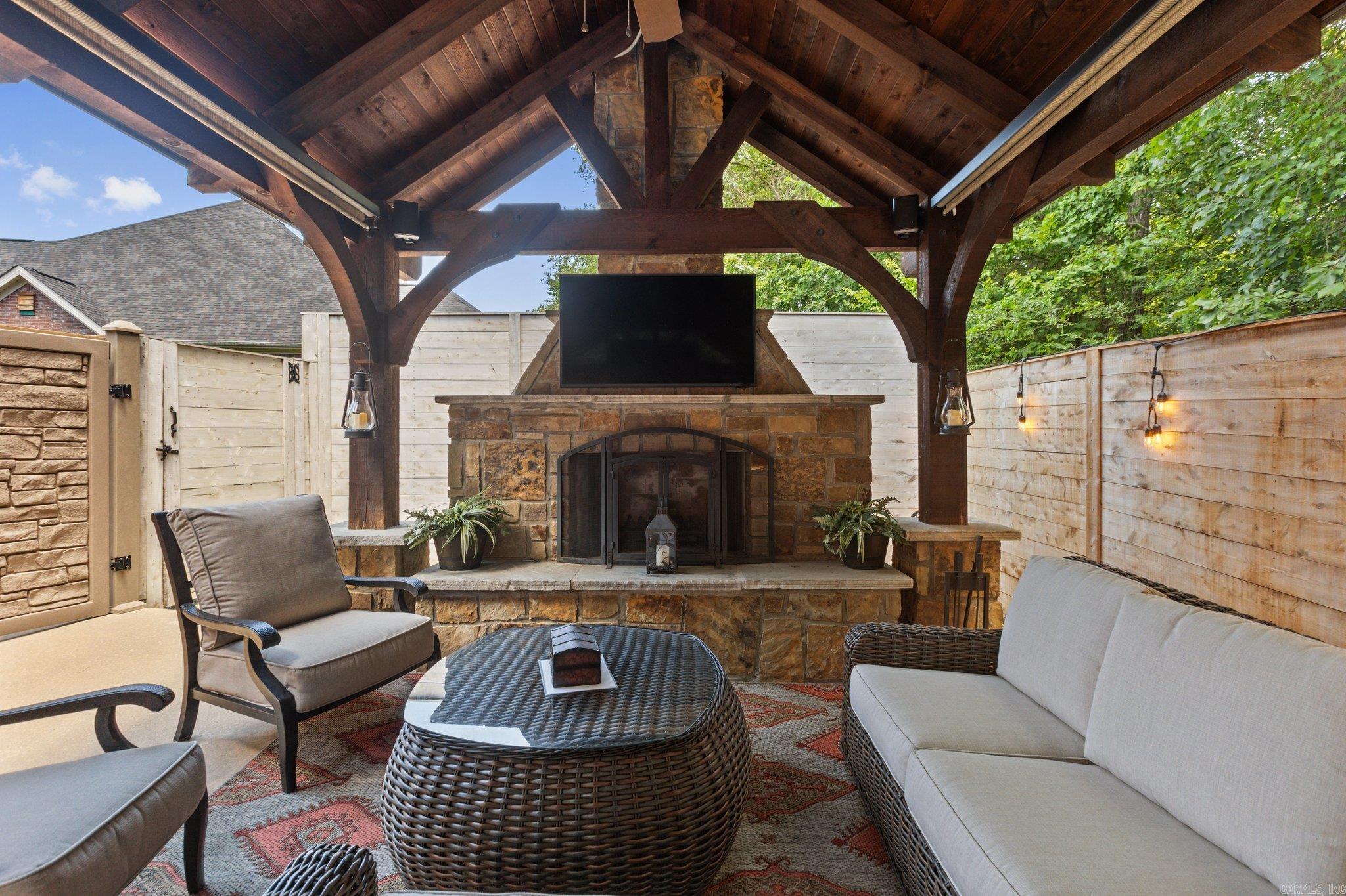 WOODLANDS EDGE - Residential