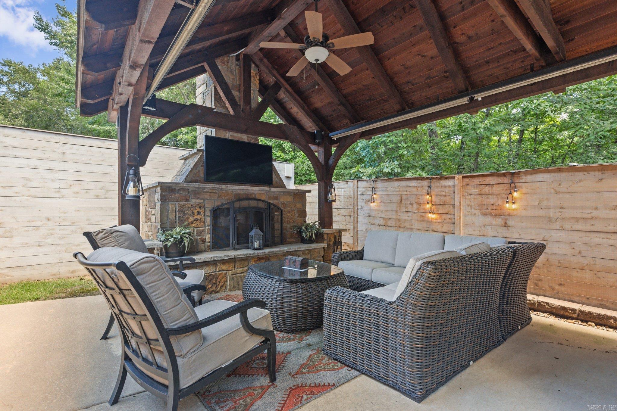 WOODLANDS EDGE - Residential