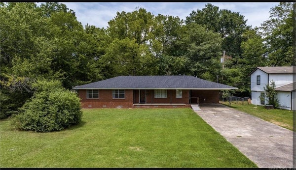 1930 COLLEGE AVE, CONWAY, AR 72034 - Image bfb31cb57425fbeaca7d6840b992f4be/4106995421