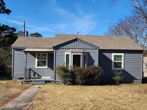 Photo of 1720 Green Meadow Dr Dr, Little Rock, AR 72204 (MLS # 26003751)