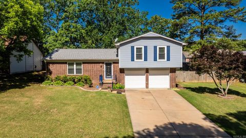 Photo of 2 Timber Ridge Court Ct, Little Rock, AR 72211 (MLS # 25042504)