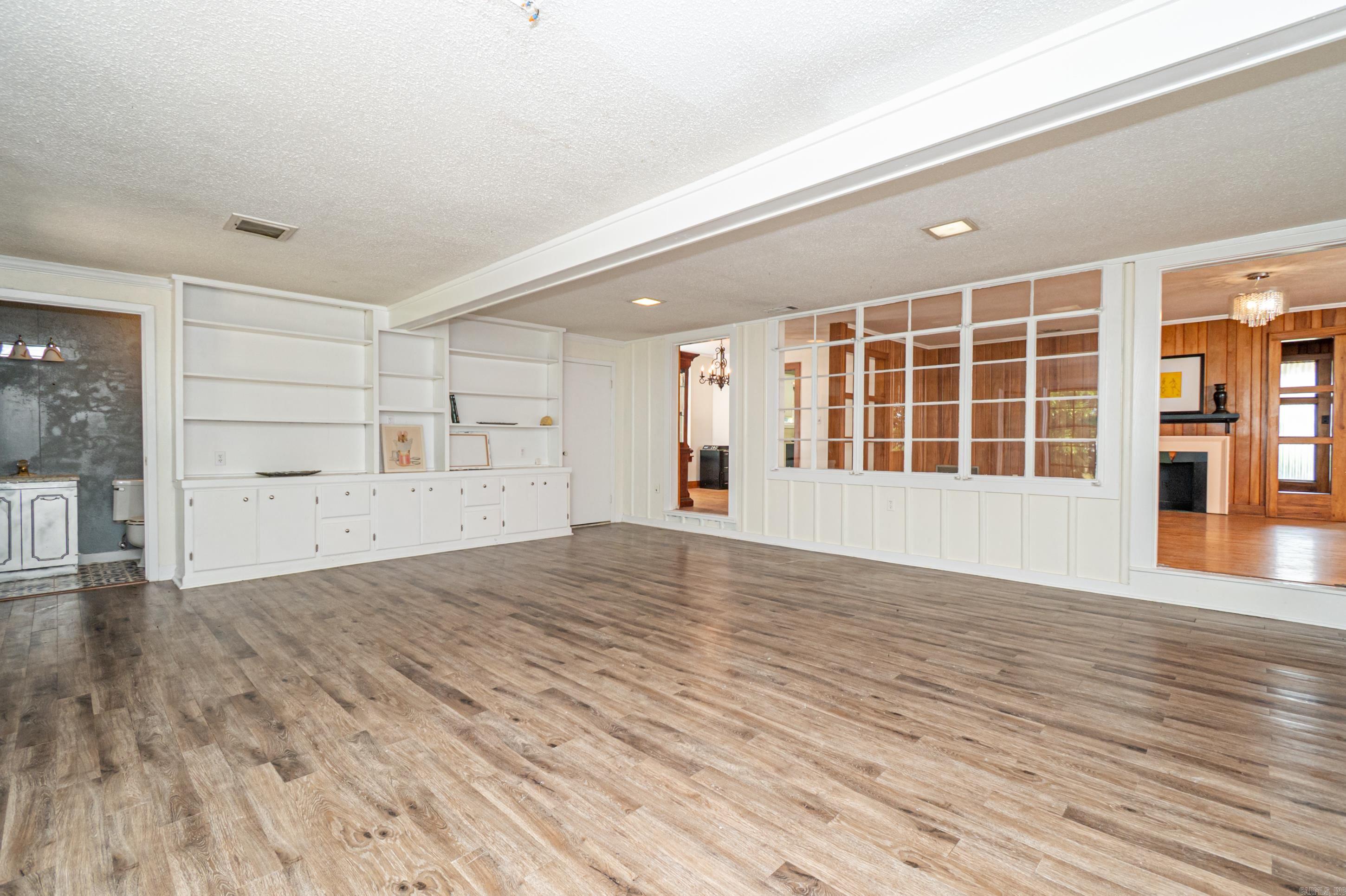 SCOTT INSIDE - Residential