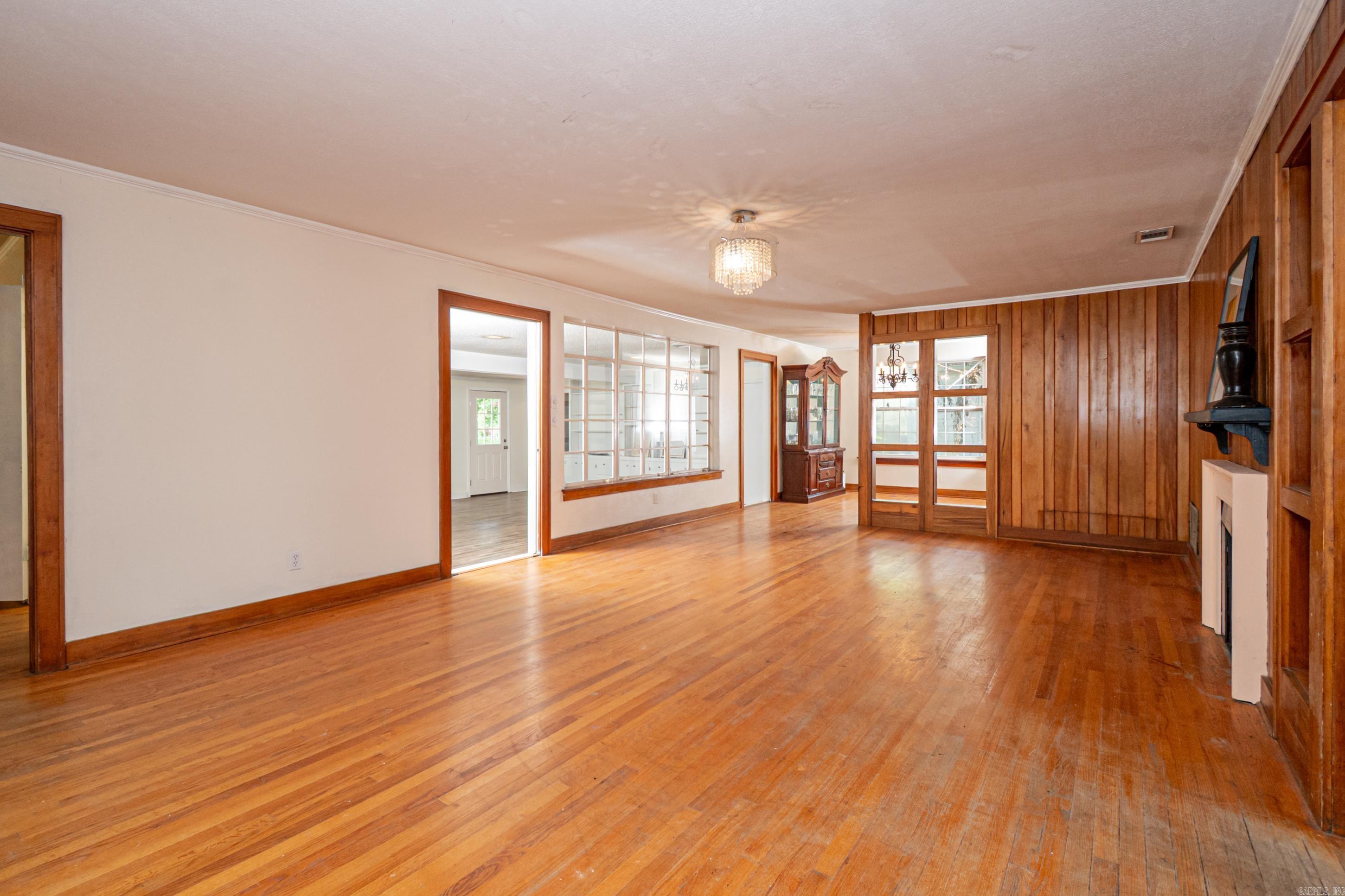 SCOTT INSIDE - Residential