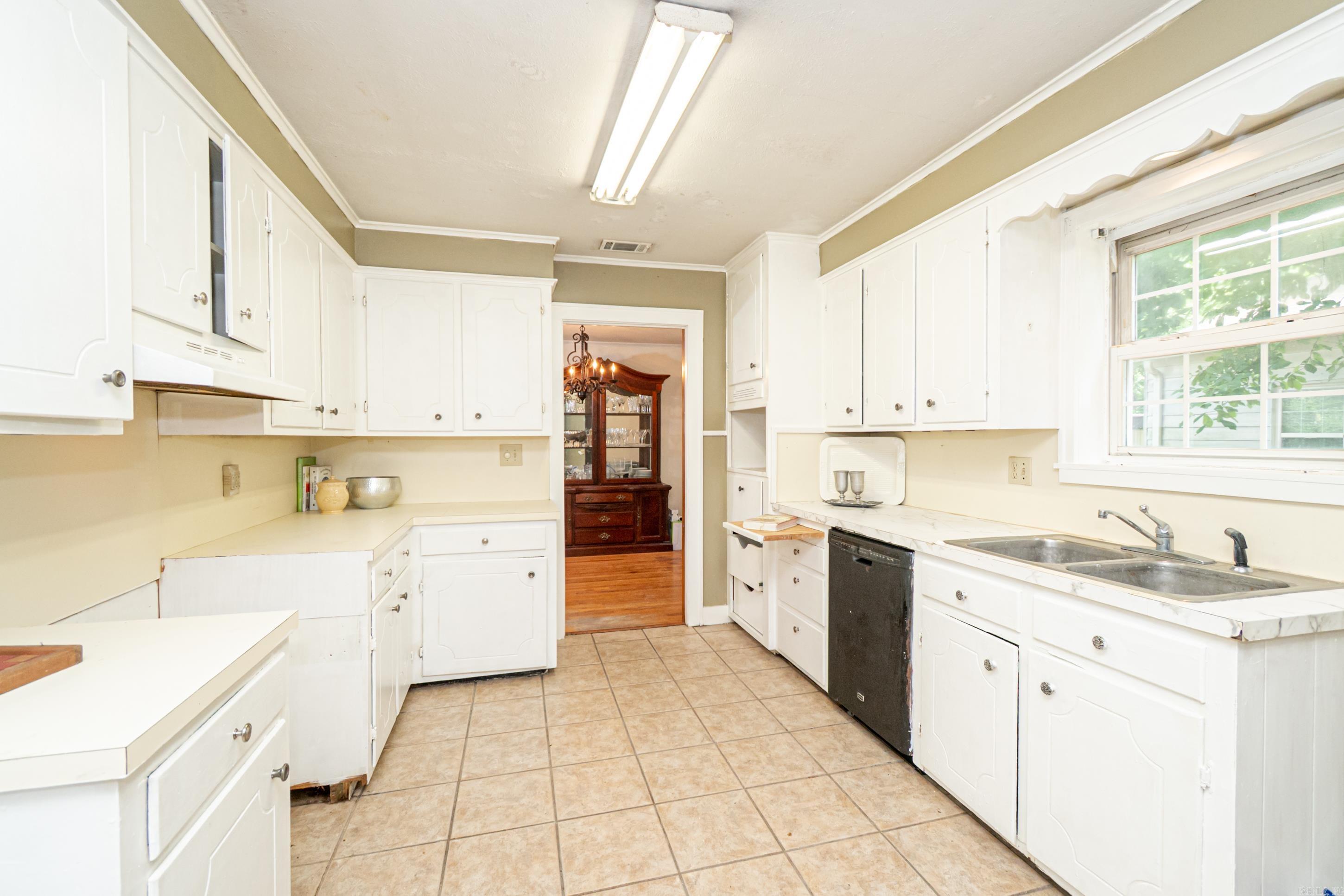 SCOTT INSIDE - Residential