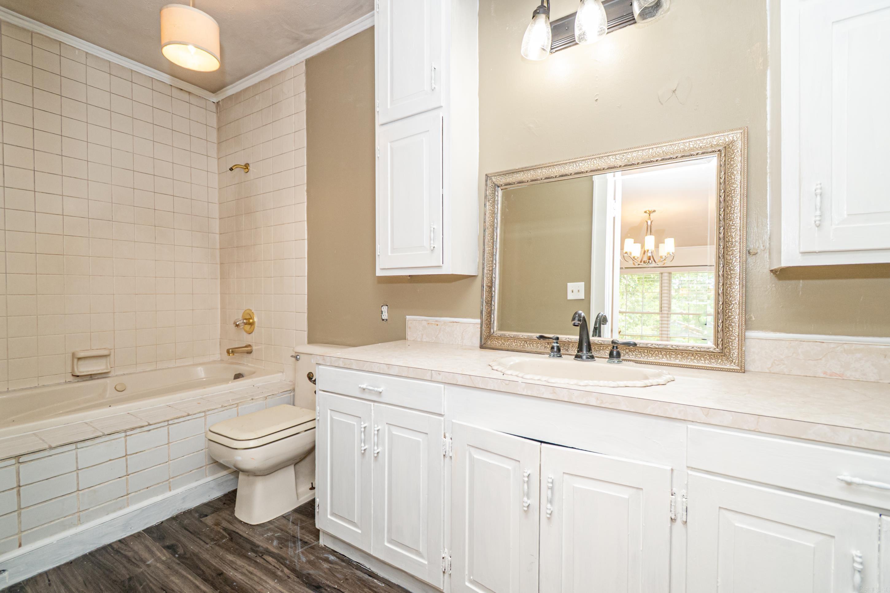 SCOTT INSIDE - Residential